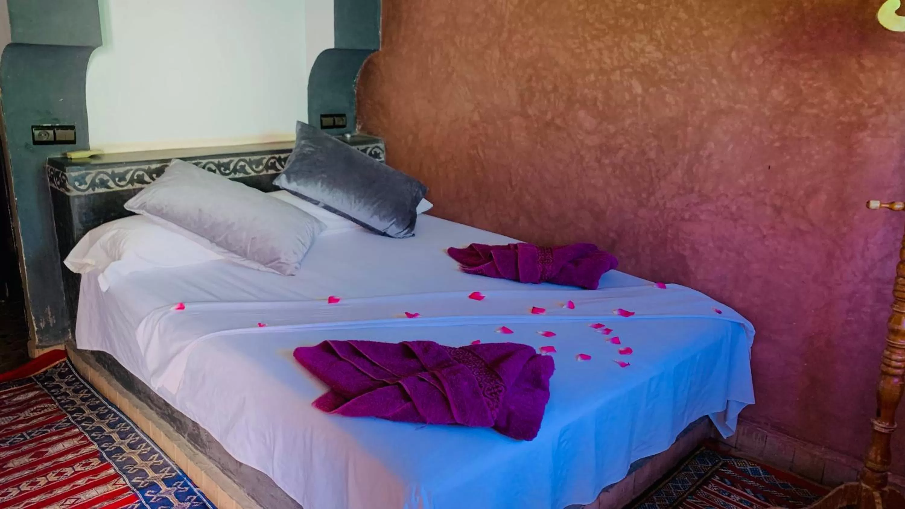 Bed in Hotel Restaurant La Kasbah