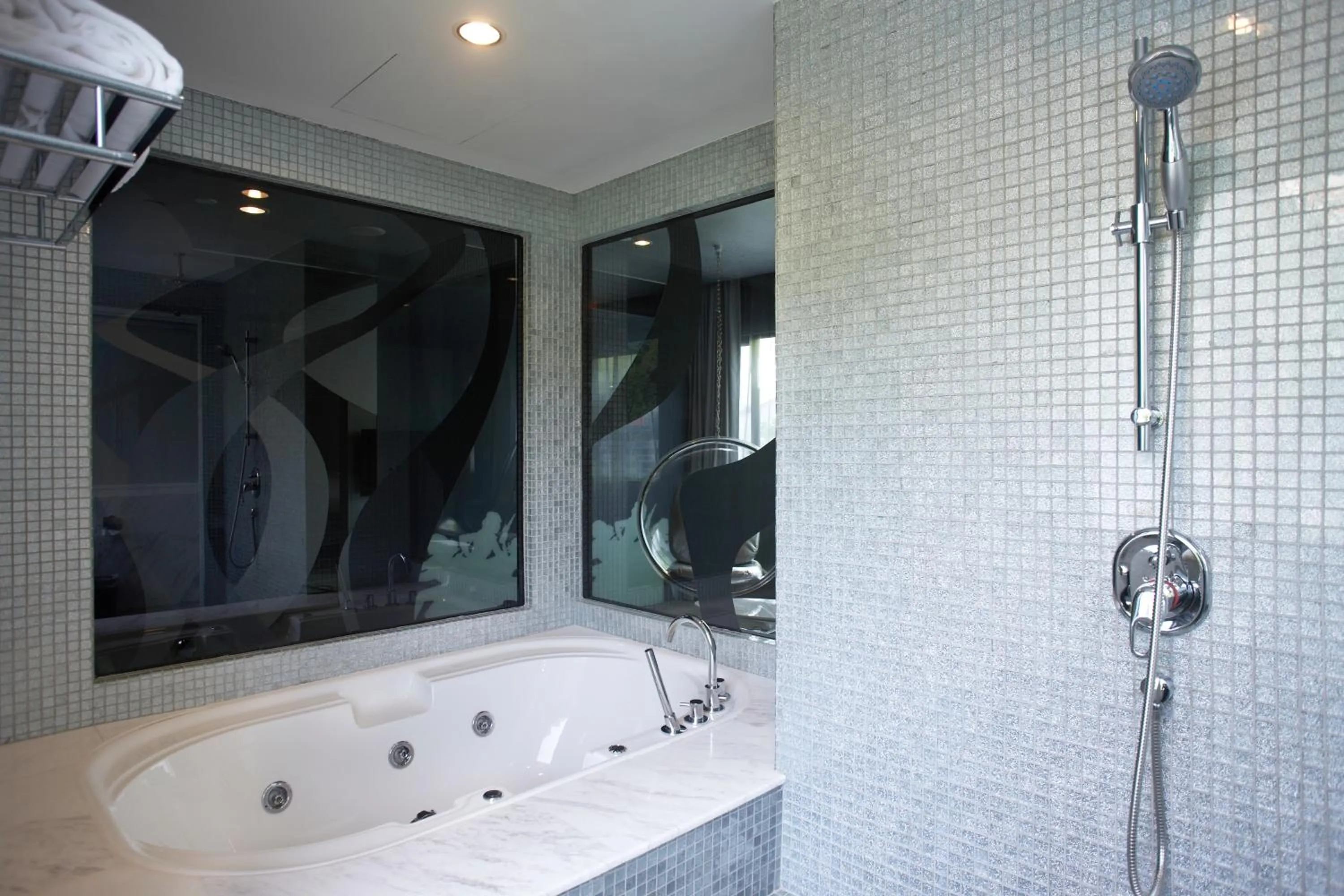 Shower in Hotel Re! @ Pearl's Hill