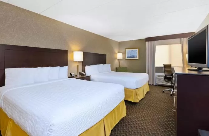 Photo of the whole room, Bed in Clarion Hotel Seekonk - Providence