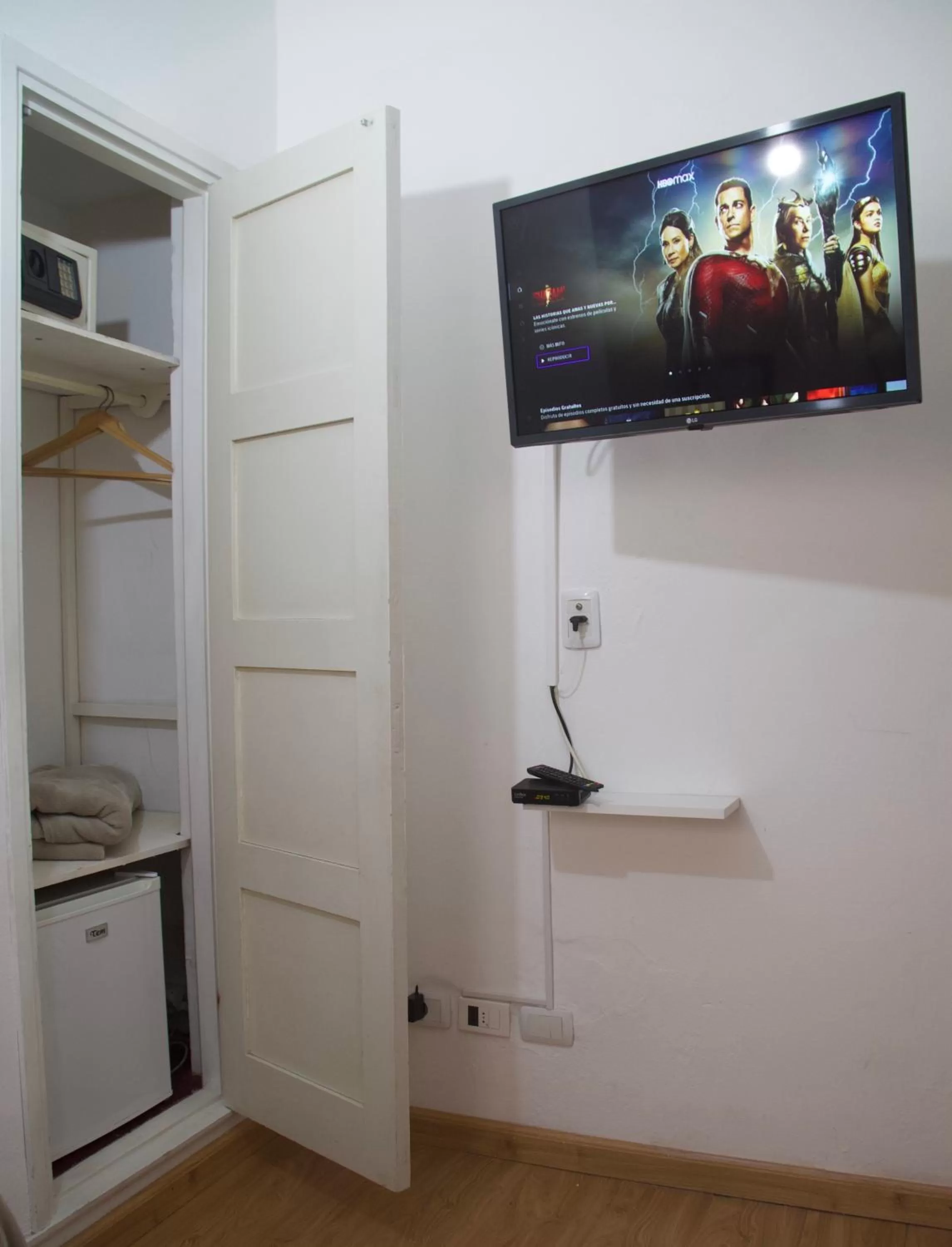 TV and multimedia in Hotel Milano