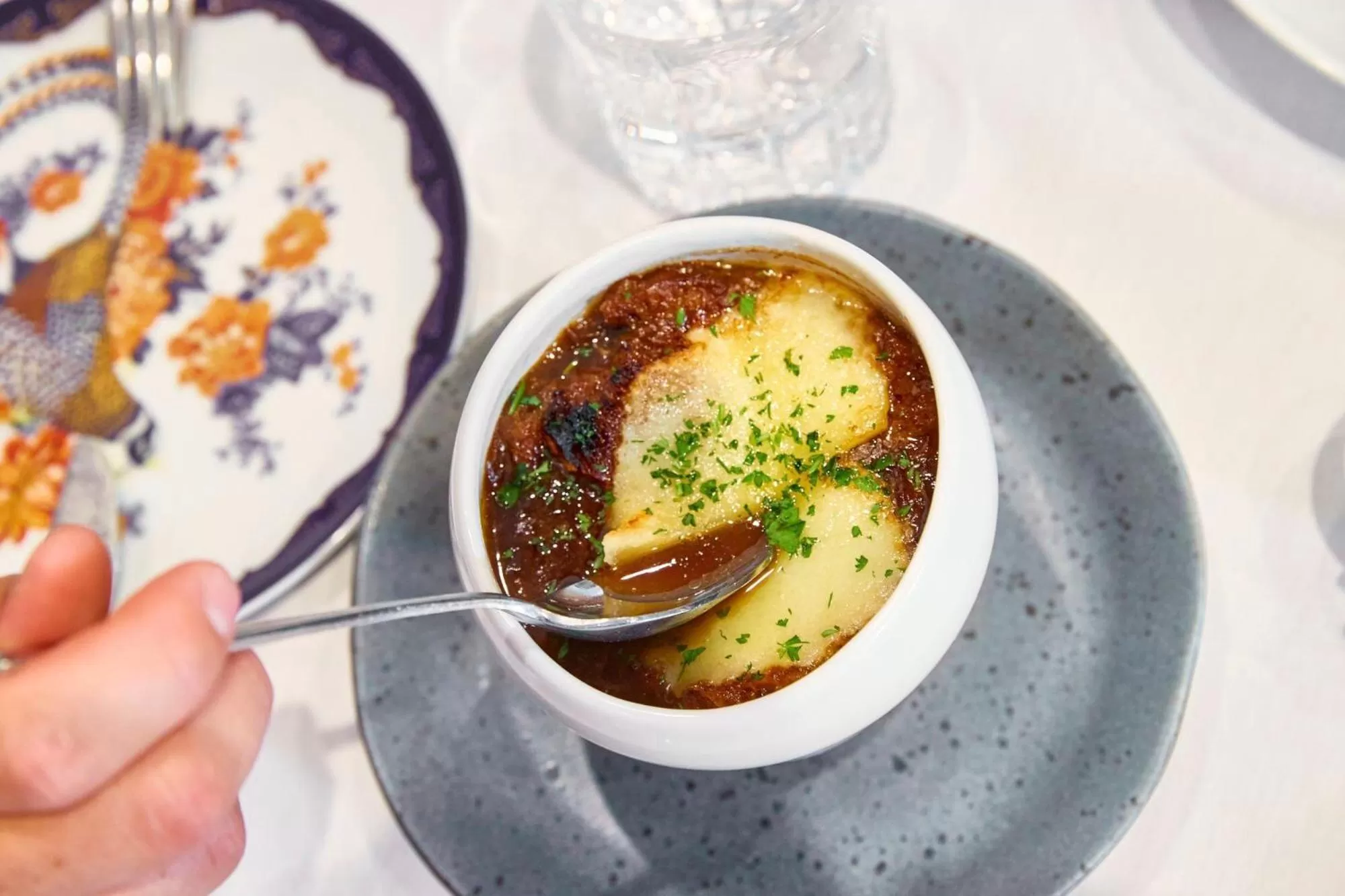 Restaurant/places to eat in Hotel Le Soleil by Executive Hotels