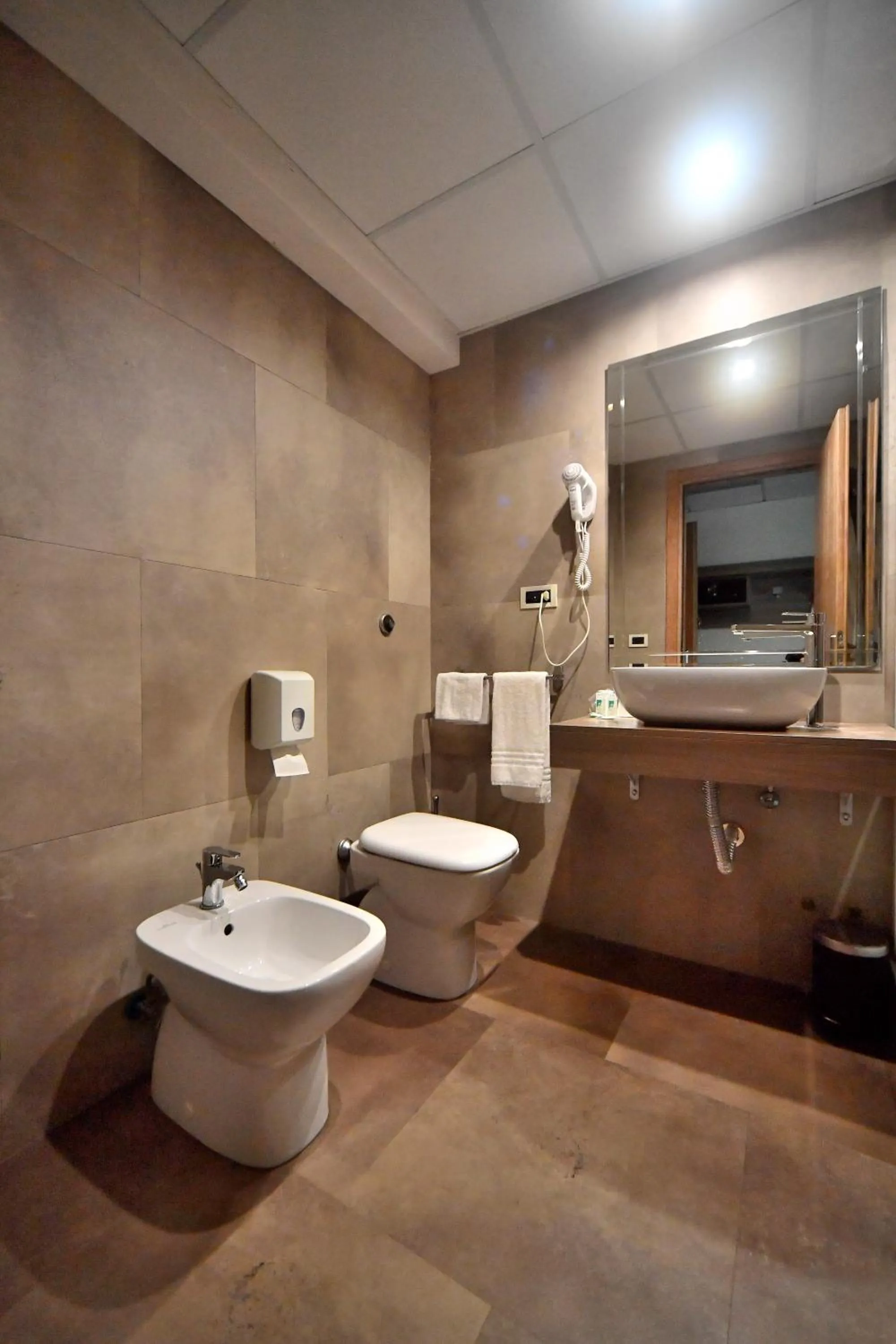 Bathroom in Palace Inn Rome Fiano