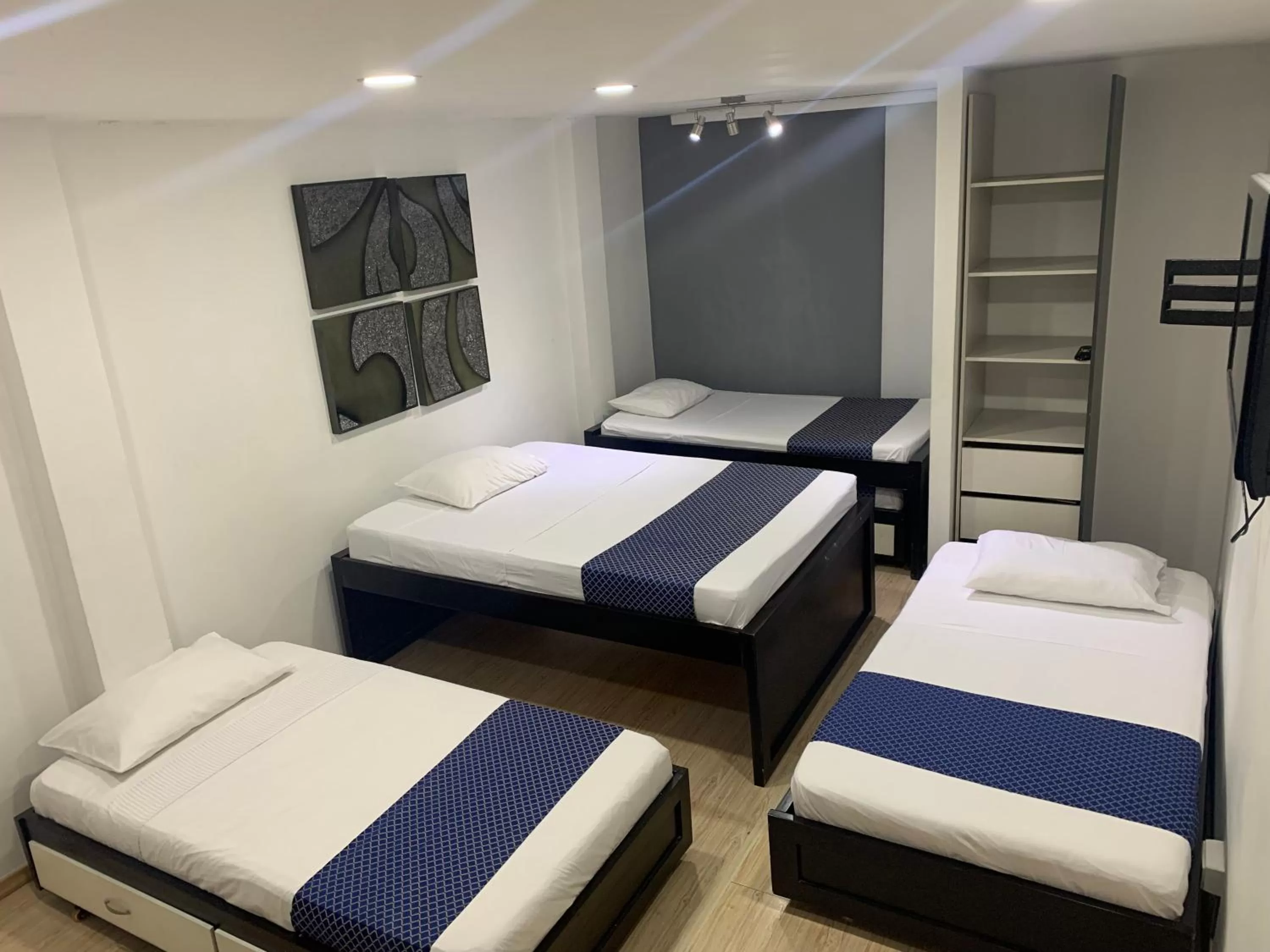 Toilet, Bed in Hotel Travelers Sport