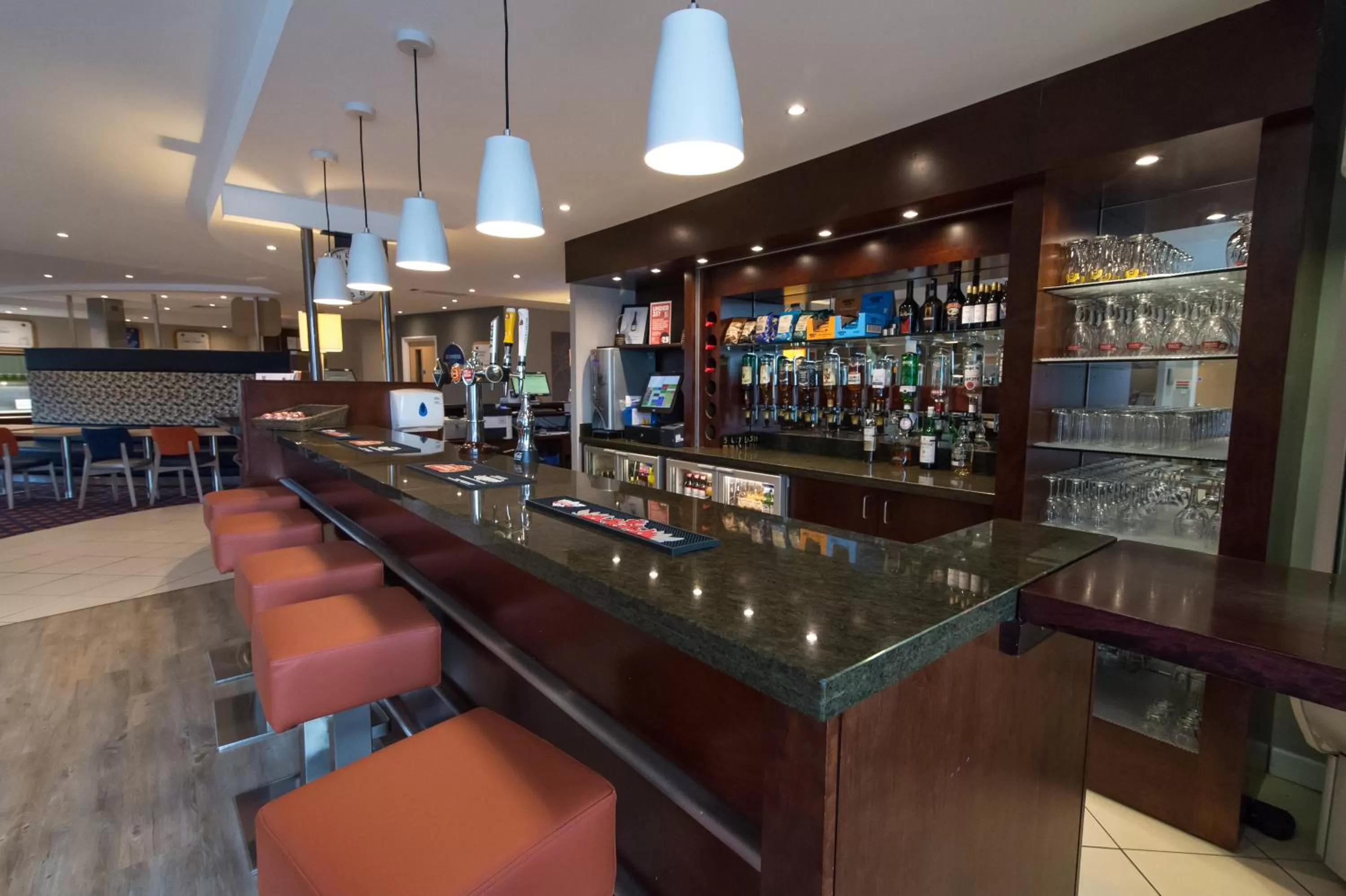 Lounge or bar in Holiday Inn Express Dunfermline by IHG