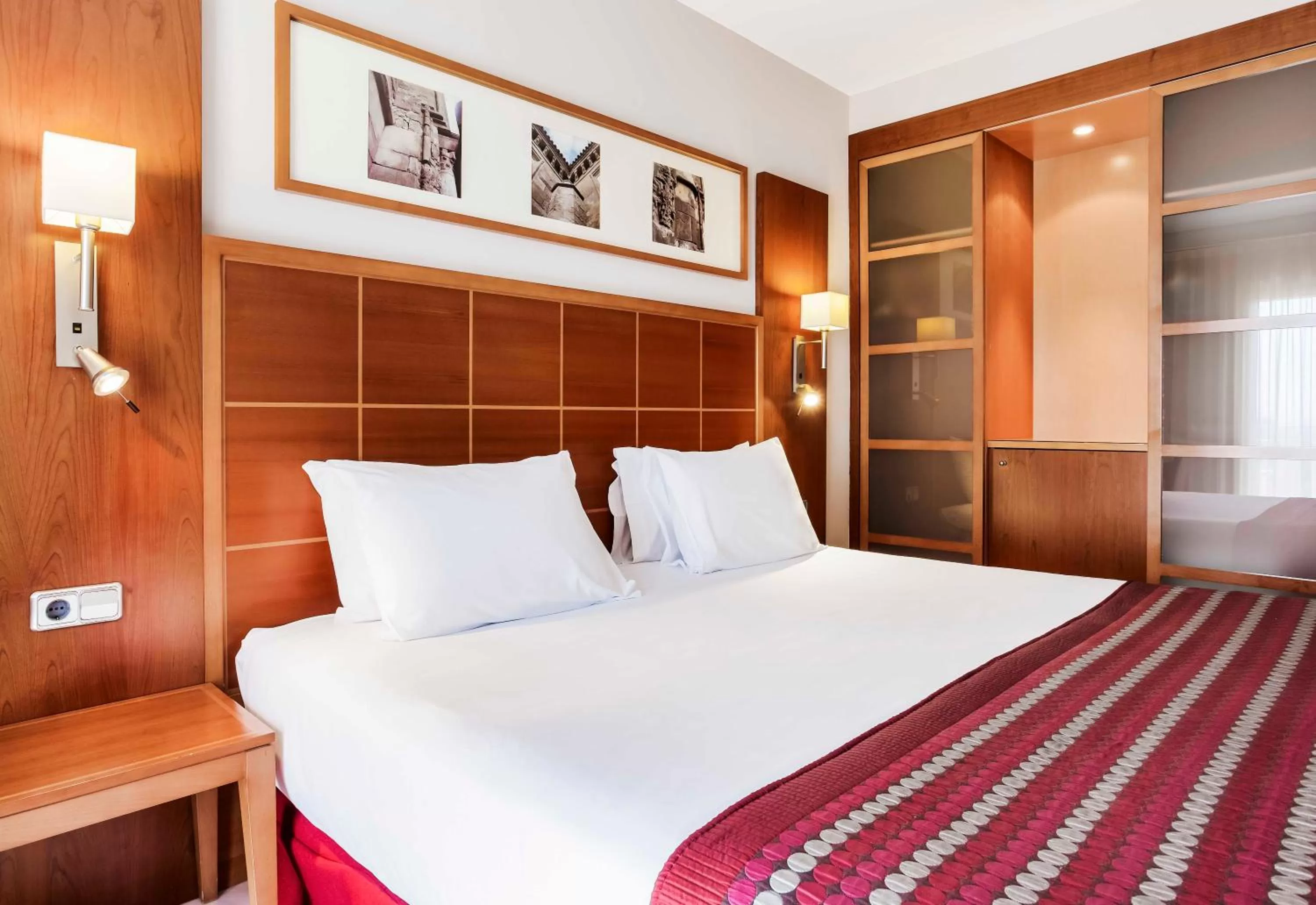 Photo of the whole room, Bed in Exe Las Adelfas