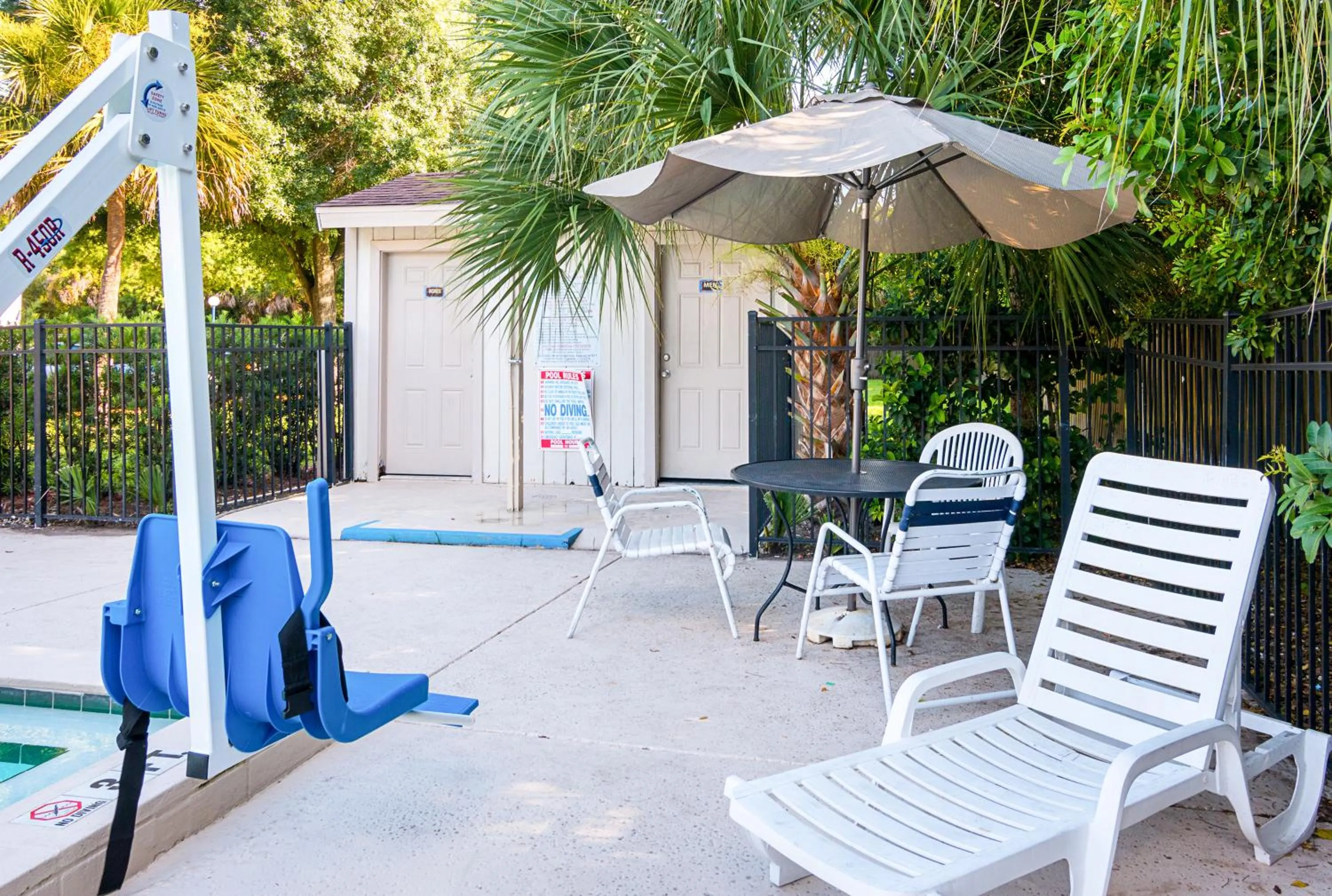 Swimming pool in Motel 6-Tampa, FL - Fairgrounds