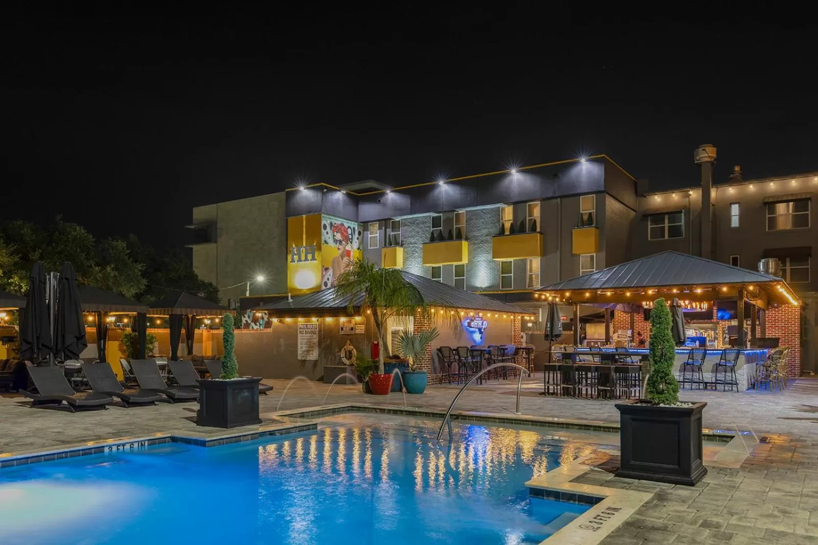 Swimming pool in Avalon Hotel Downtown St. Petersburg