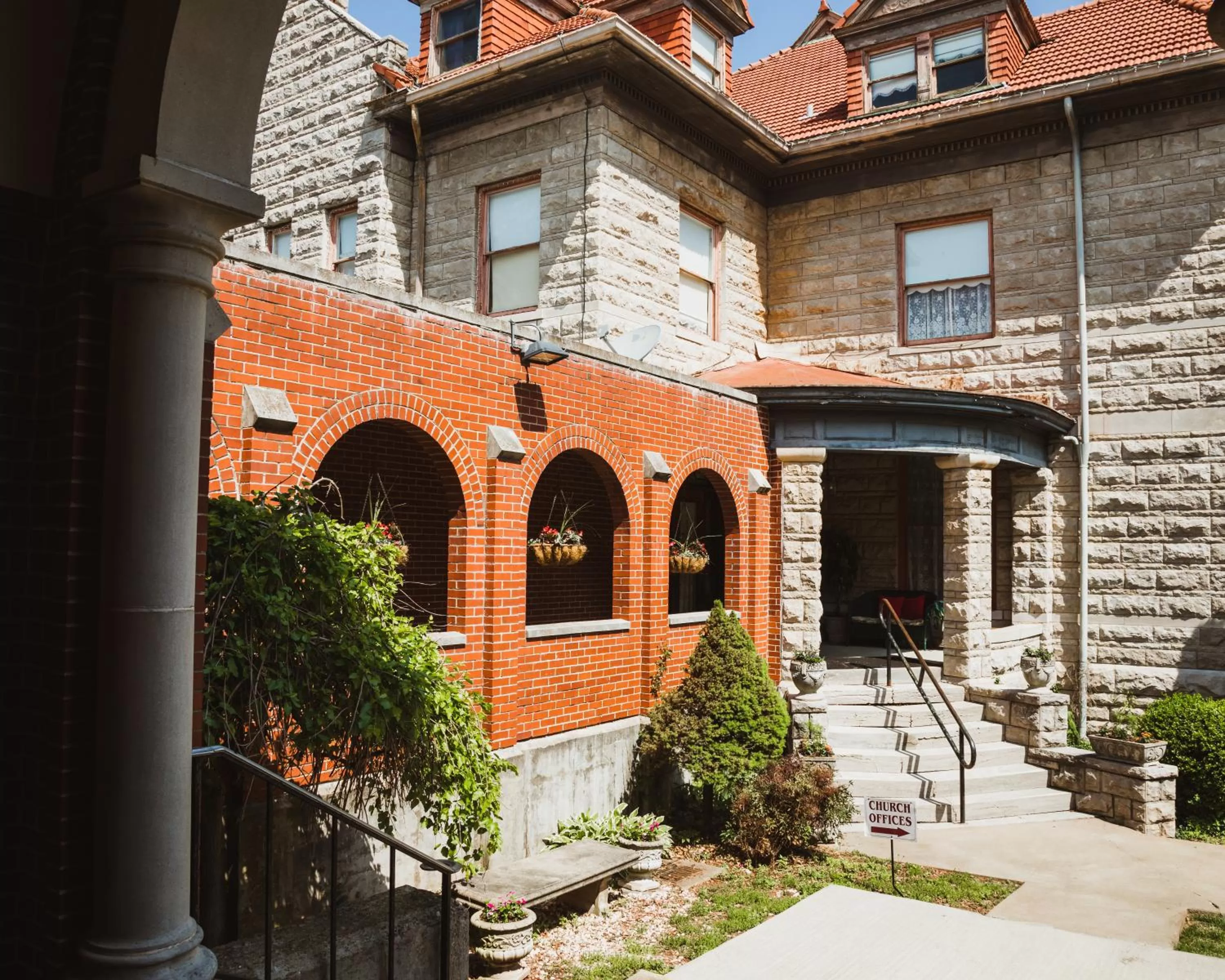 Facade/entrance, Property Building in The Mansion at Elfindale