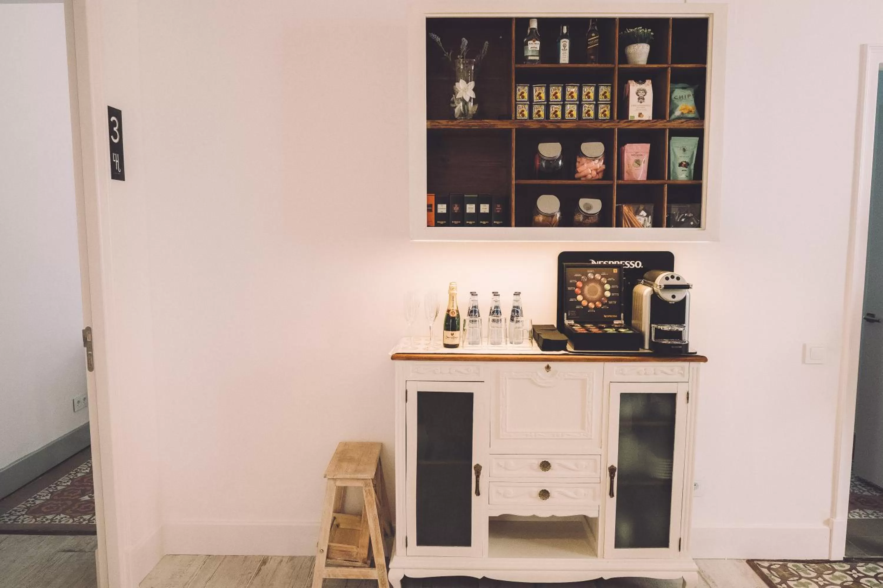 Communal lounge/ TV room, Kitchen/Kitchenette in Hotelet Casa Padró