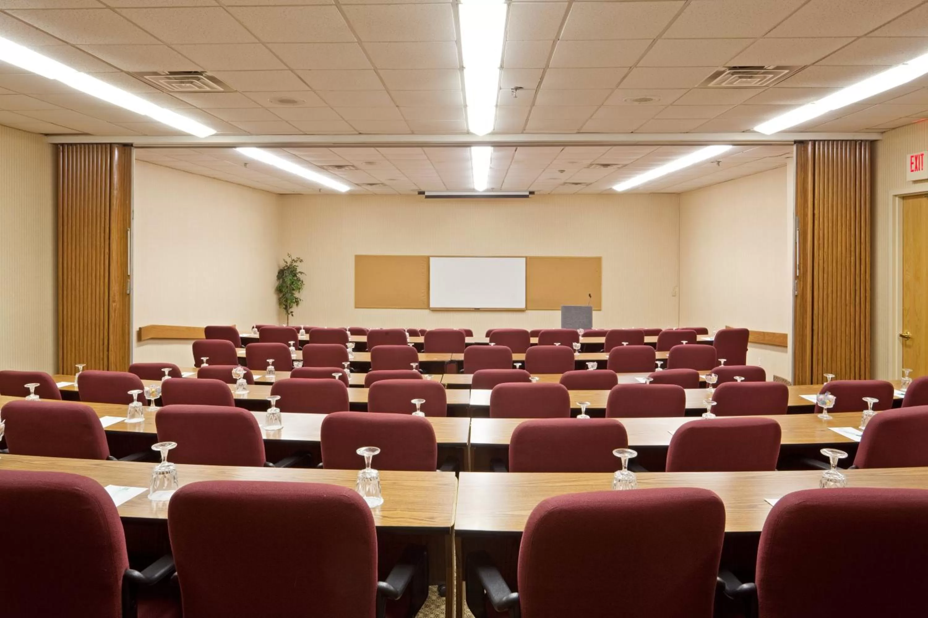 Meeting/conference room in enVision Hotel & Conference Center Mansfield-Foxboro