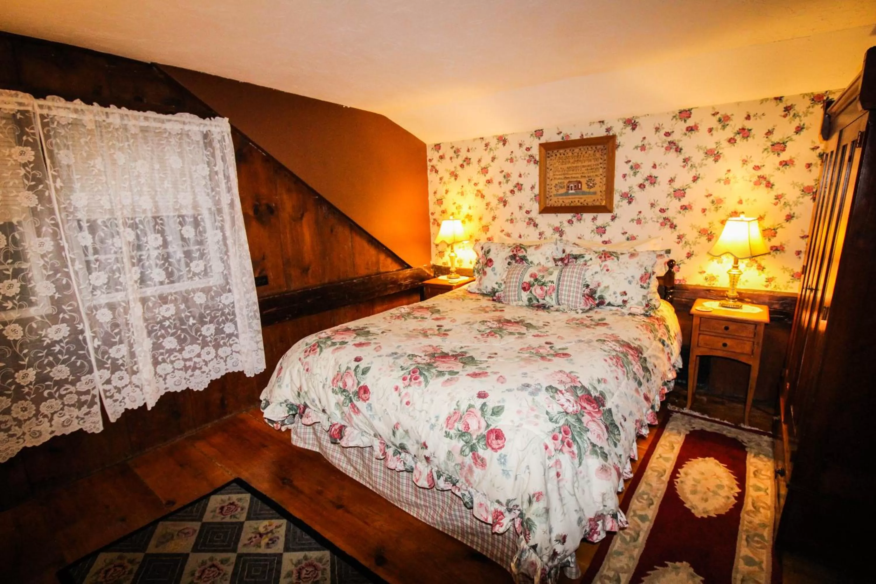Photo of the whole room, Bed in The Nutmeg Inn