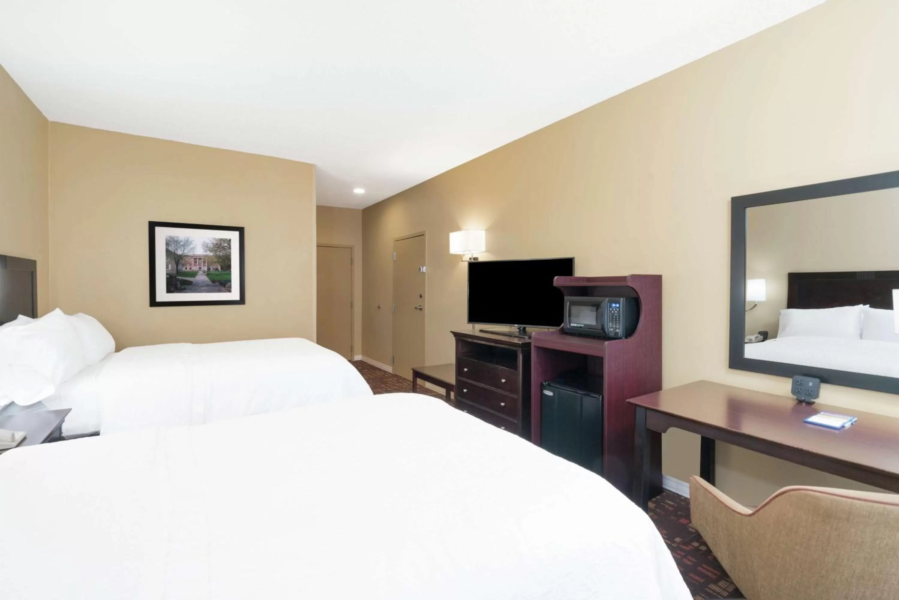Bedroom, Bed in Hampton Inn Corydon
