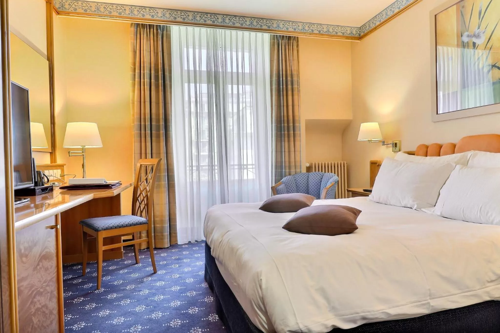 Photo of the whole room, Bed in Best Western Plus Hotel Mirabeau