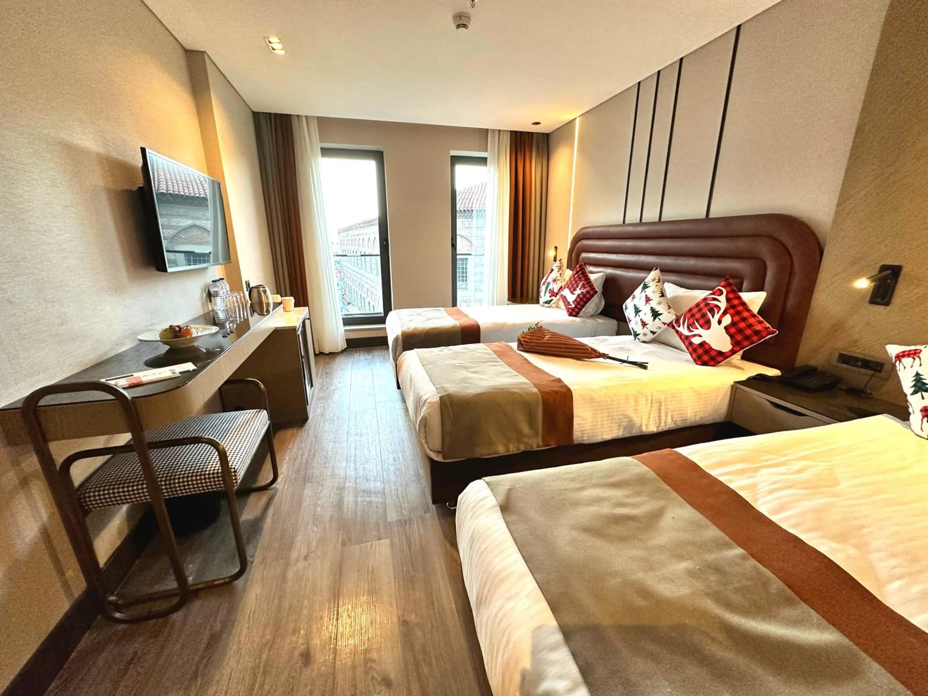 Photo of the whole room, Bed in Edition Old City Hotel