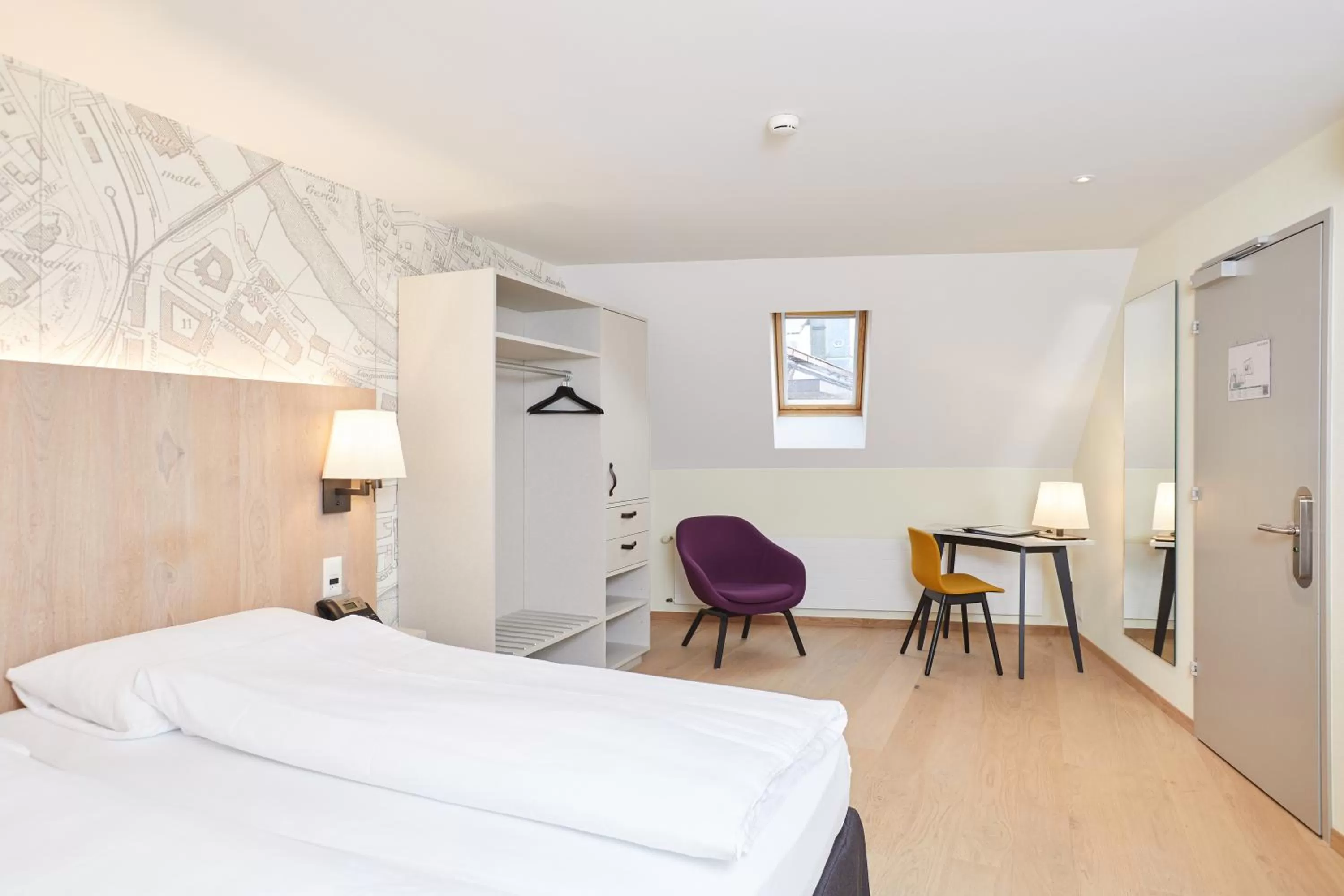 Photo of the whole room, Bed in Kreuz Bern Modern City Hotel