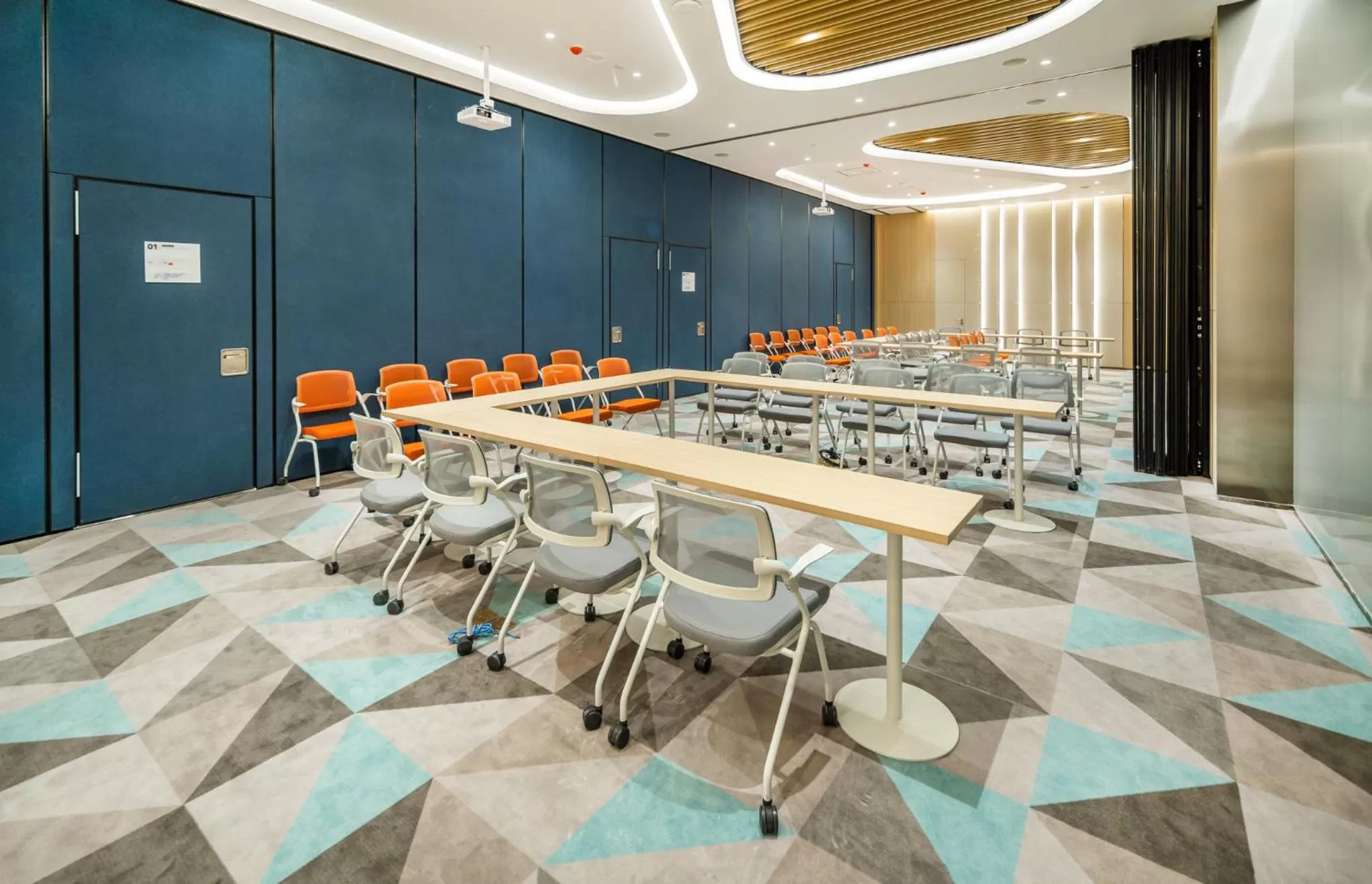 Meeting/conference room in Holiday Inn Express Shanghai Pudong Zhangjiang by IHG - 20 minutes to New International Expo Center and Disneyland