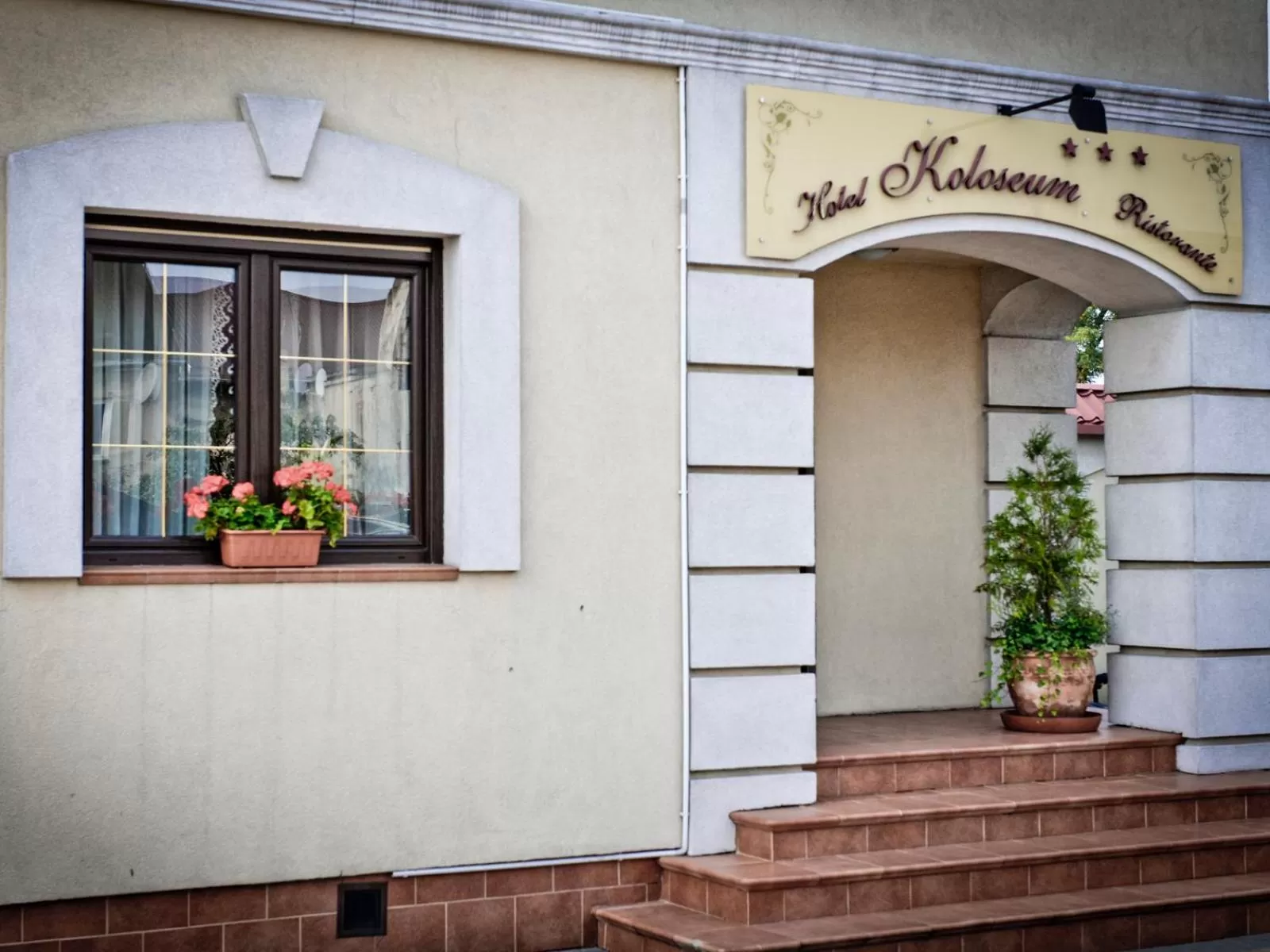 Facade/entrance in Hotel Koloseum