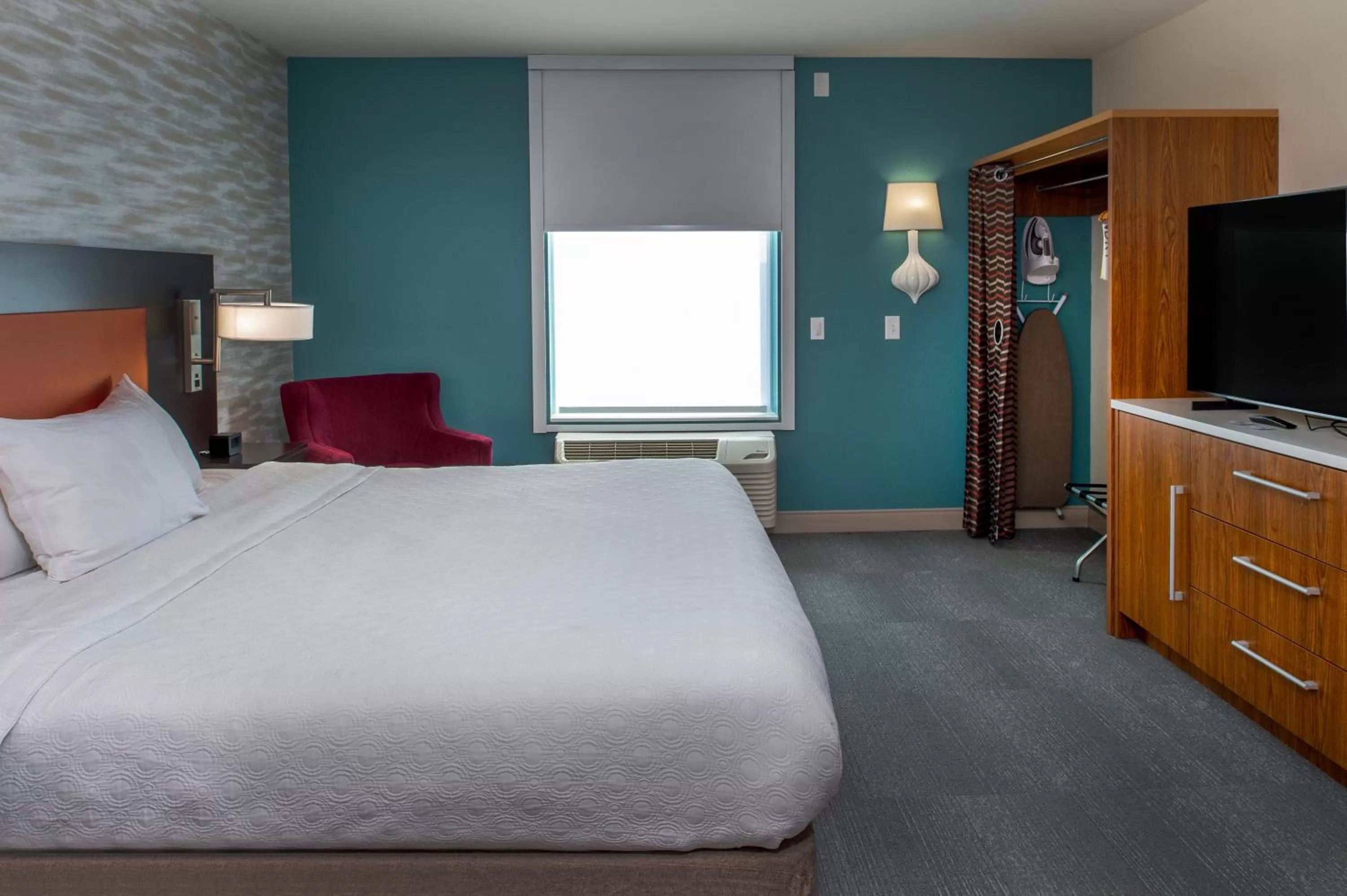 Bed in Home2 Suites St. Louis / Forest Park