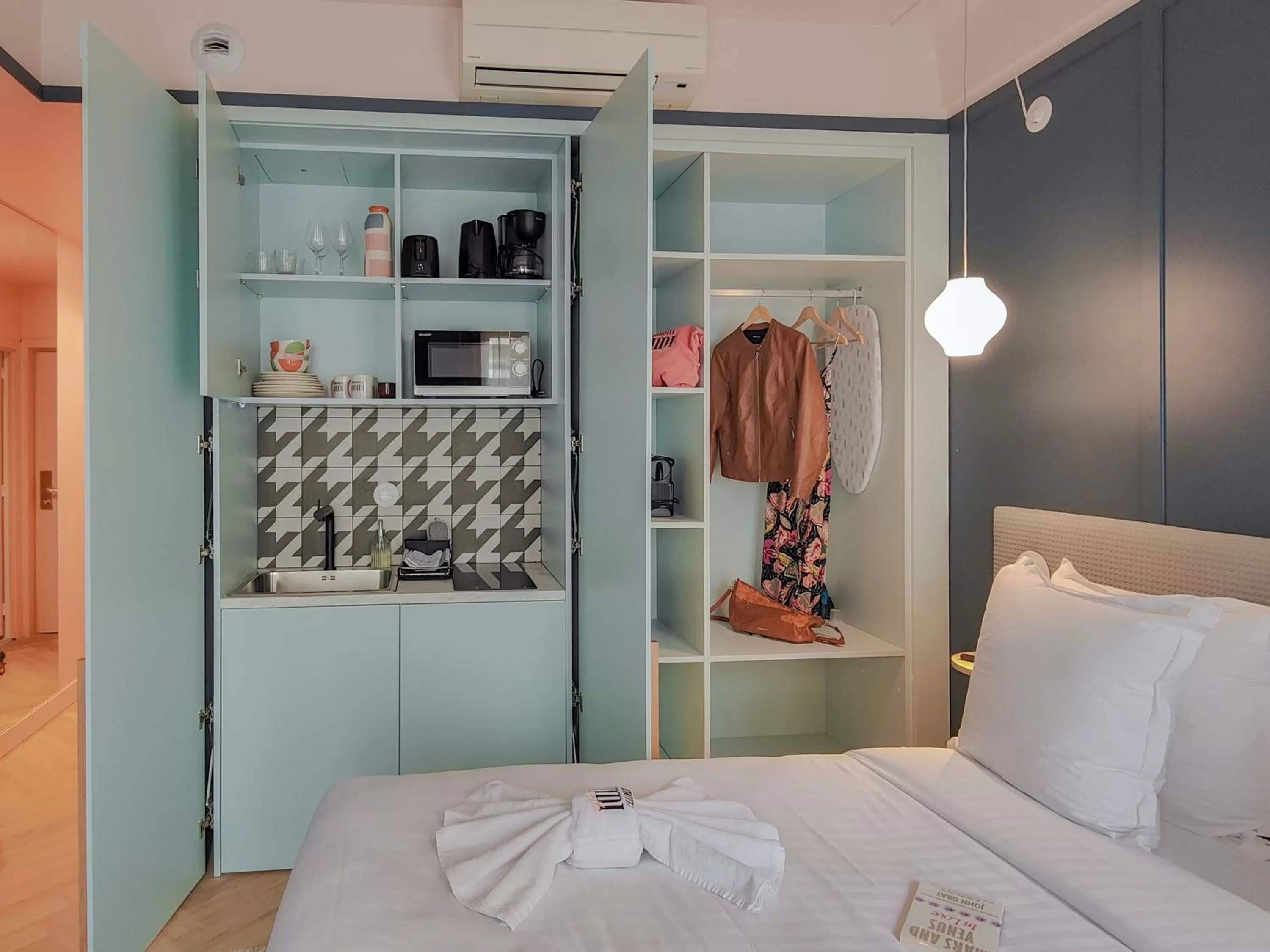 Kitchen or kitchenette, Bed in Hotel Aparthotel AMMI Nice Lafayette