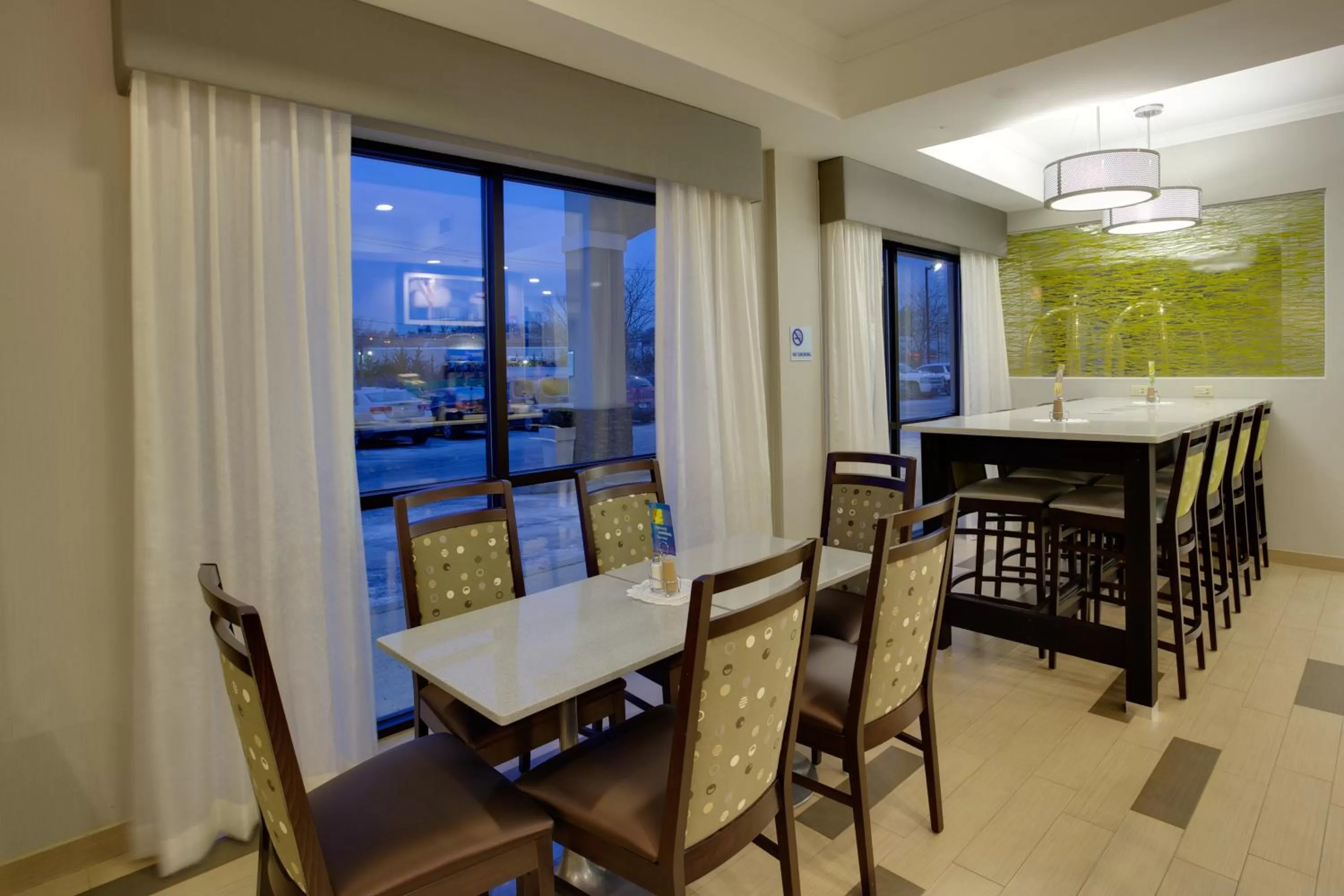 Breakfast in Holiday Inn Express Hotel & Suites Meadowlands Area by IHG