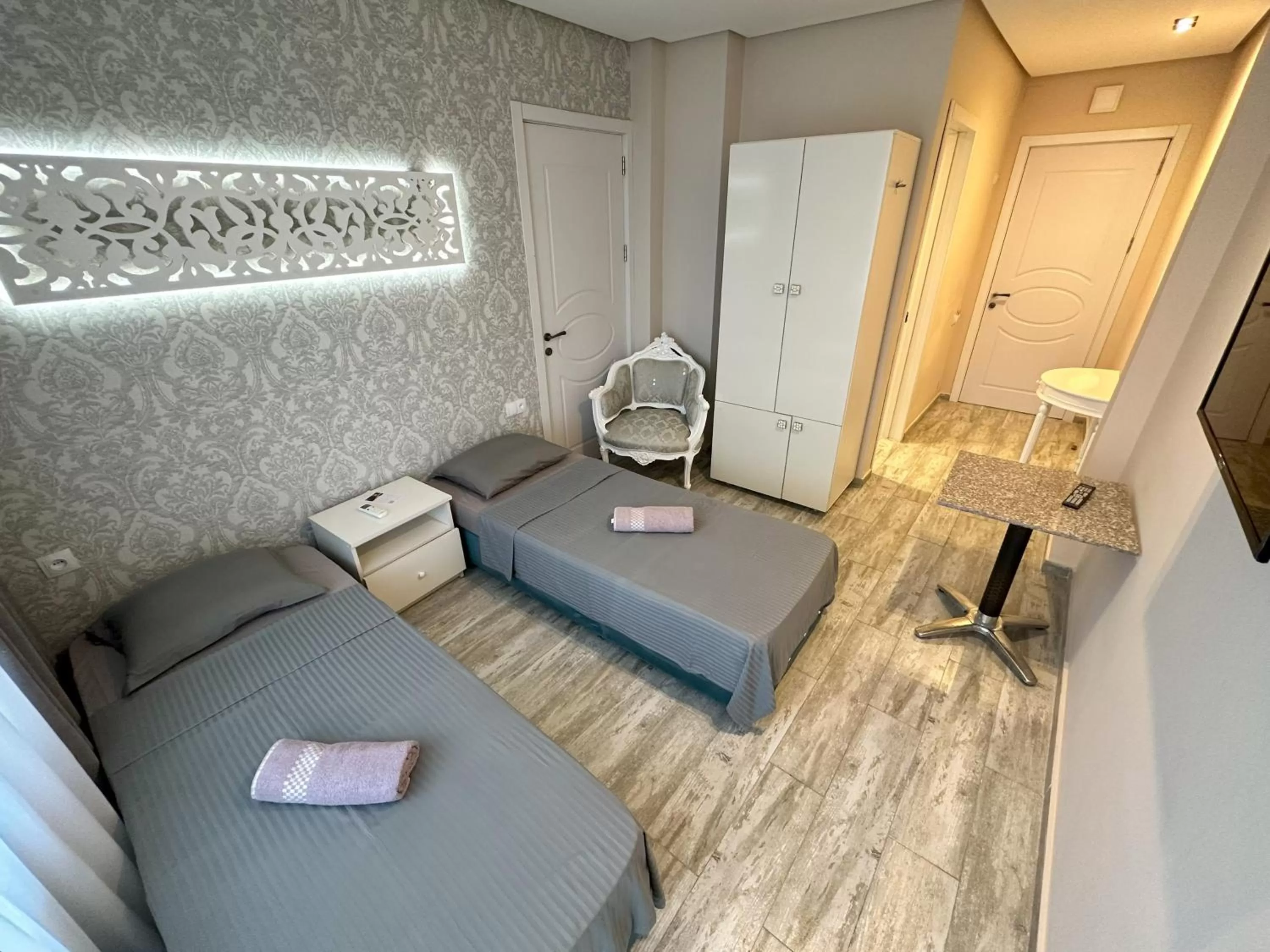 Photo of the whole room in National+