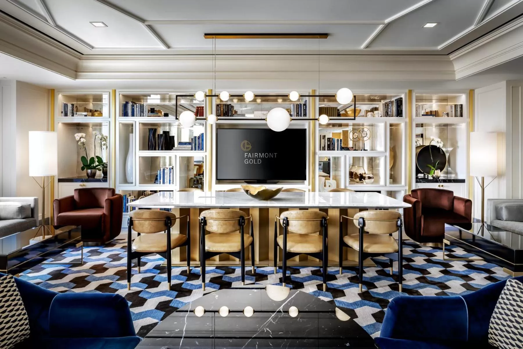 Communal lounge/ TV room in Fairmont Royal York Gold Experience