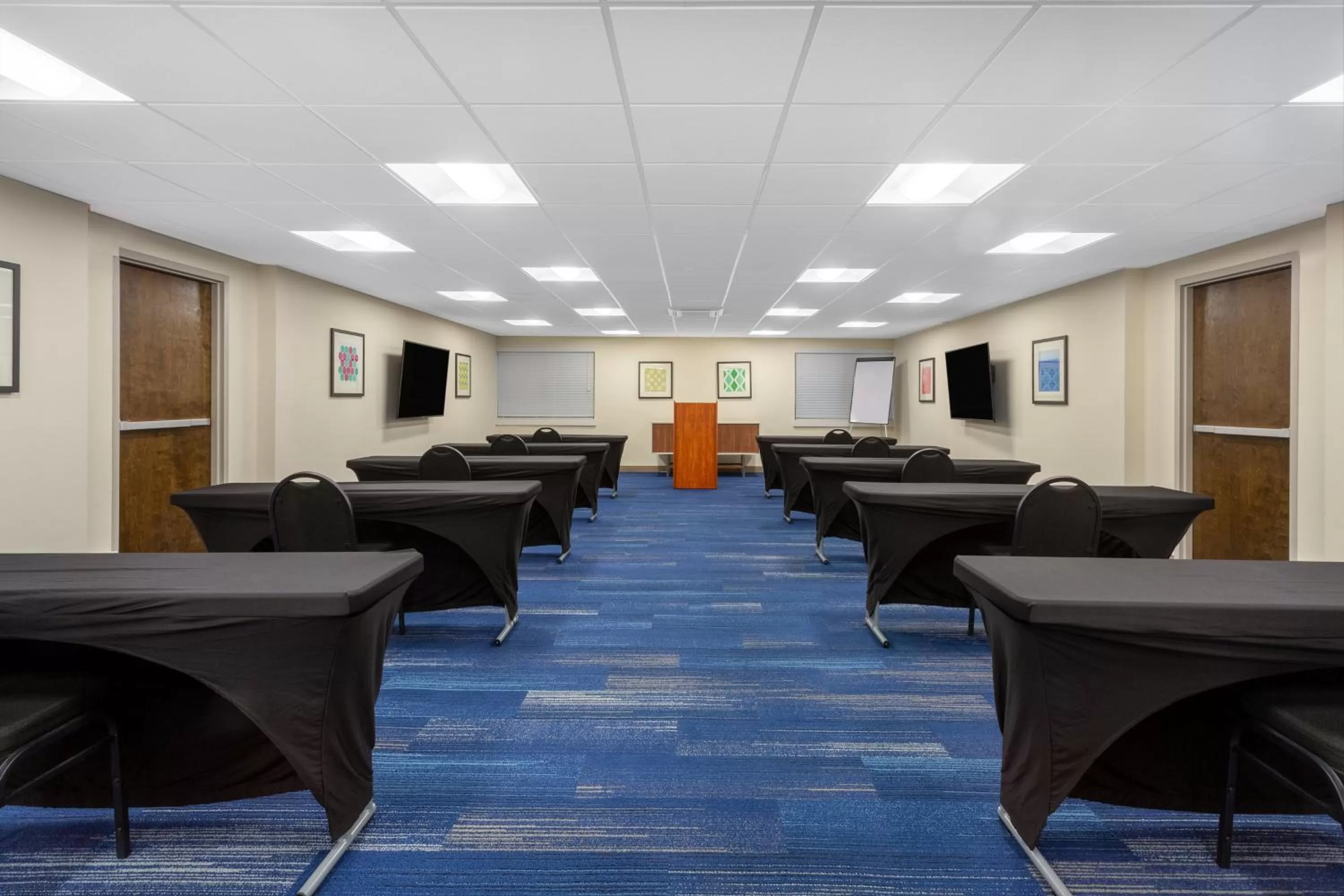 Meeting/conference room in Holiday Inn Express Hotel & Suites Philadelphia - King of Prussia by IHG