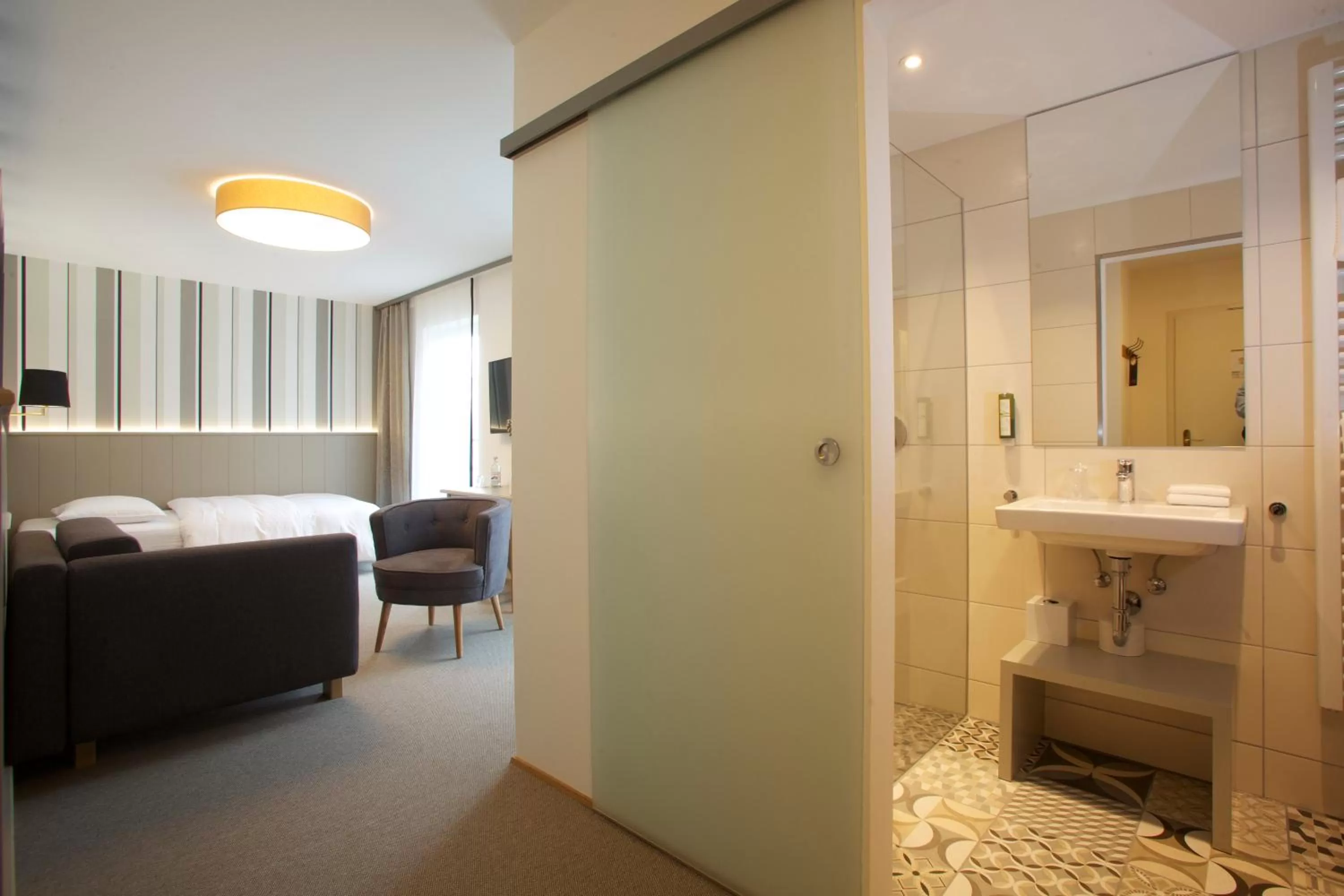 Toilet, Bed in Illertisser Hof