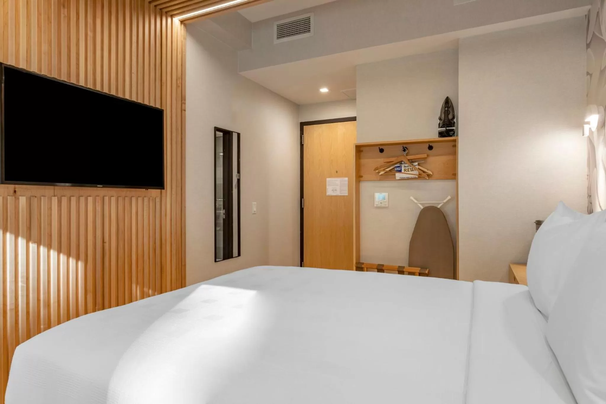 TV and multimedia, Bed in Best Western Plus Soho Hotel