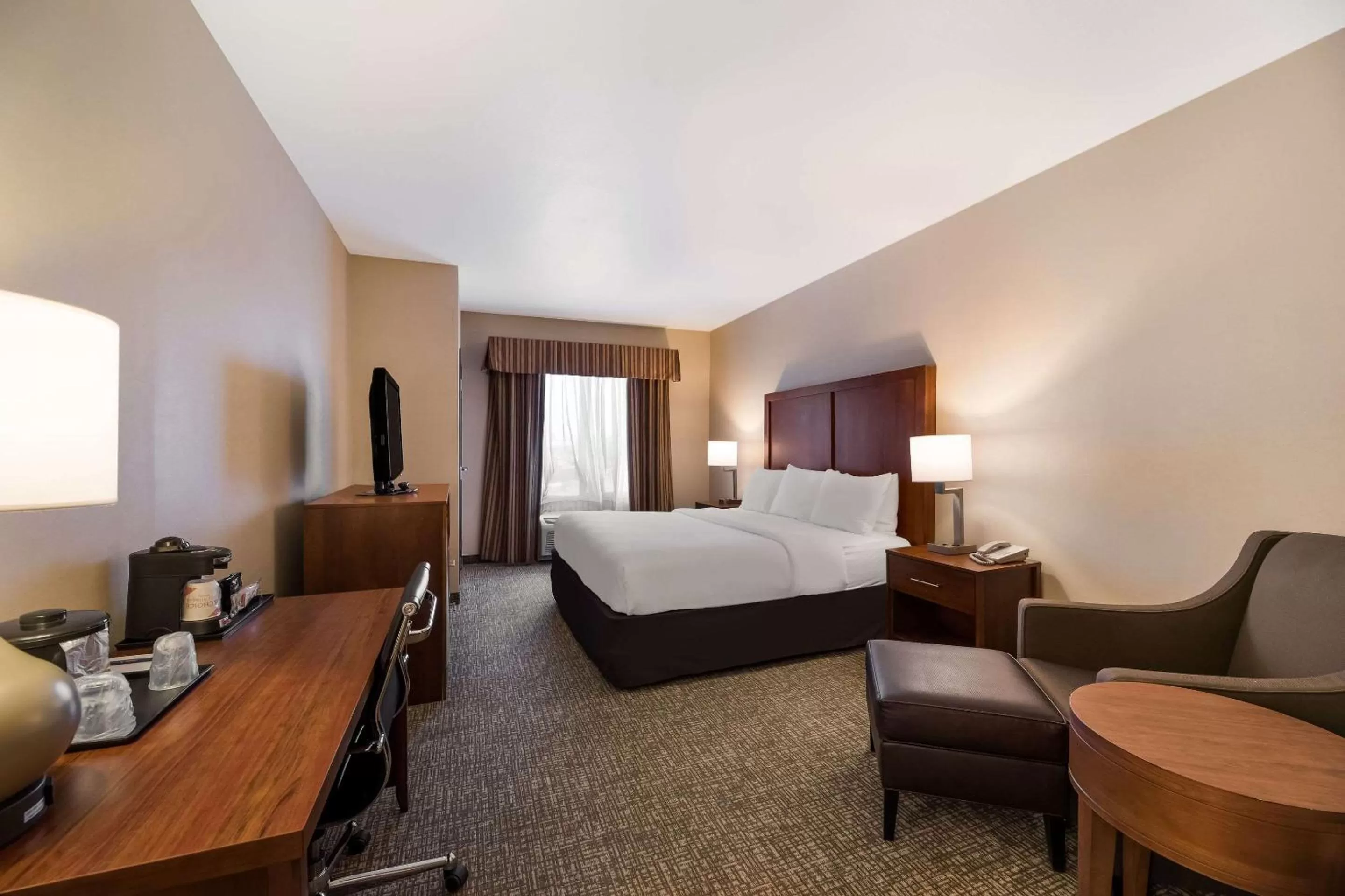 Bedroom, Bed in Comfort Inn & Suites Las Vegas - Nellis