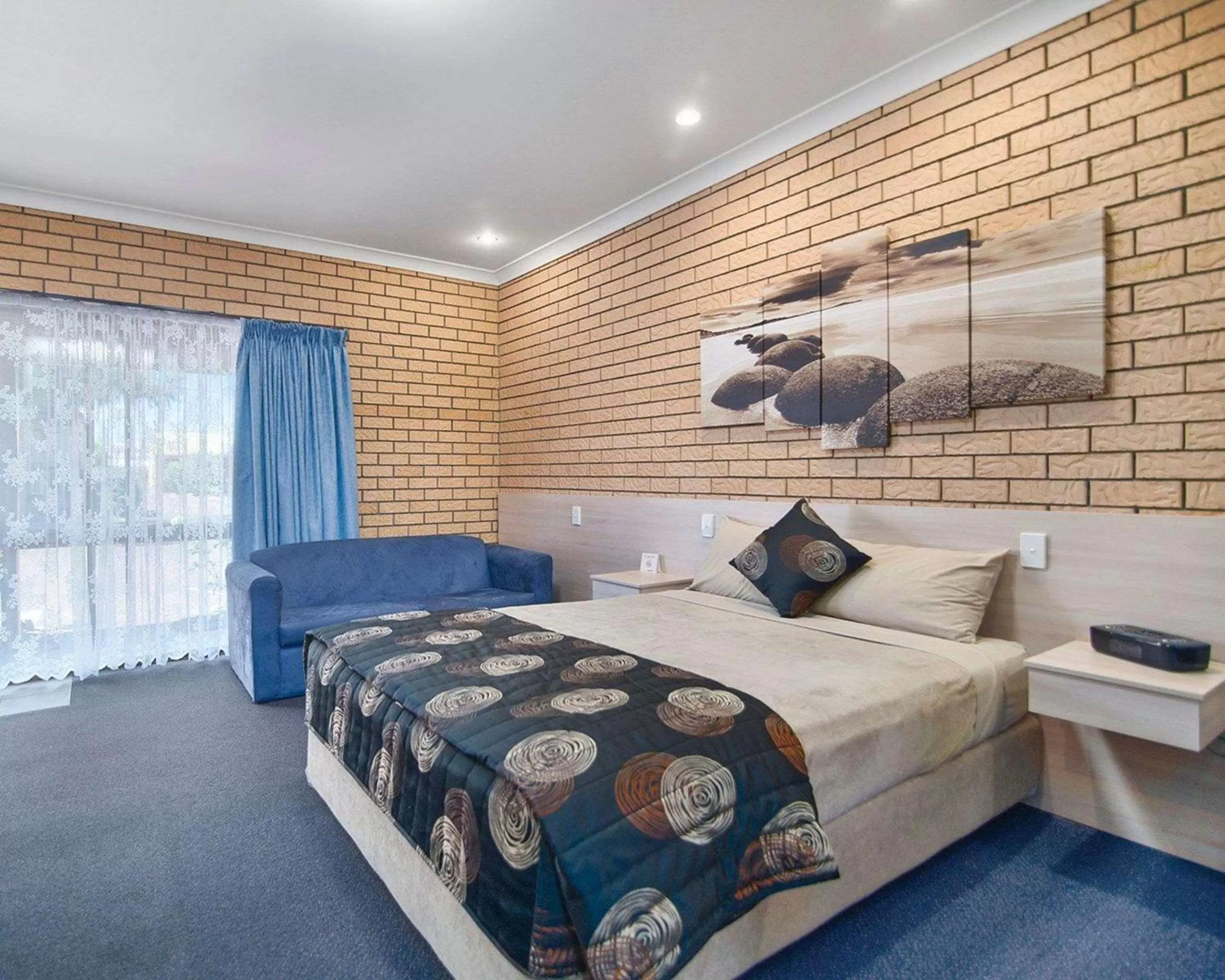 Standard Queen Room in Comfort Inn Warwick