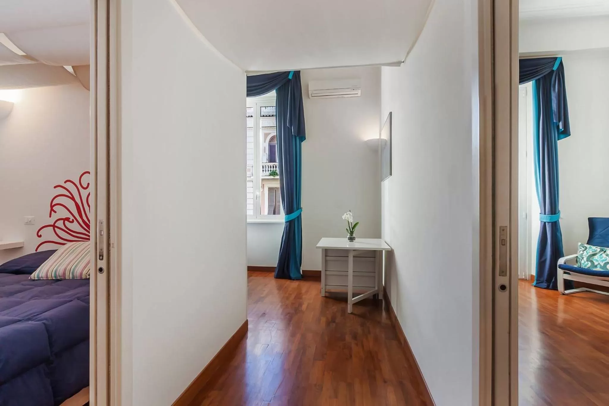 Photo of the whole room, Bed in Residenza Romana