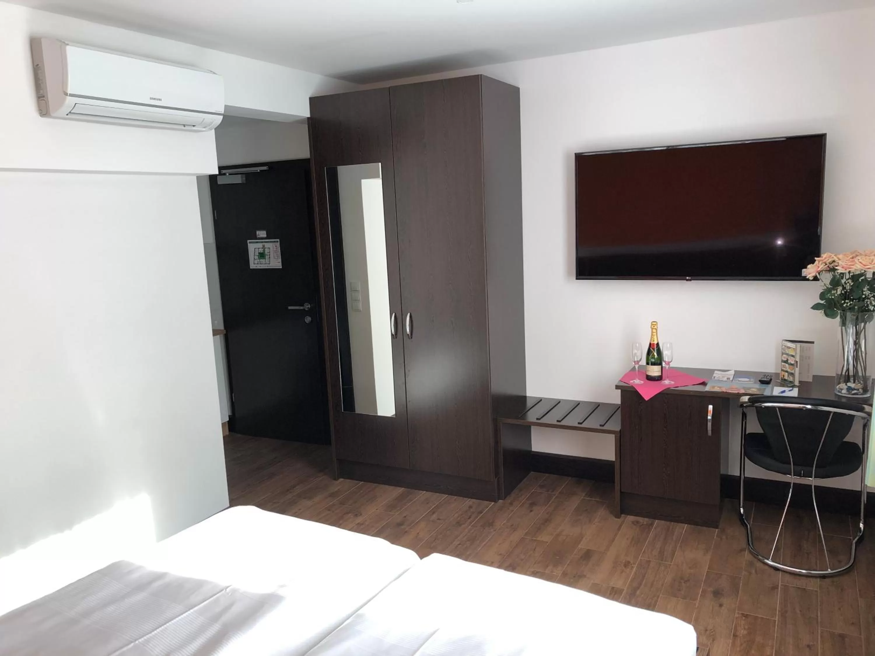 TV and multimedia, Bed in Hotel König