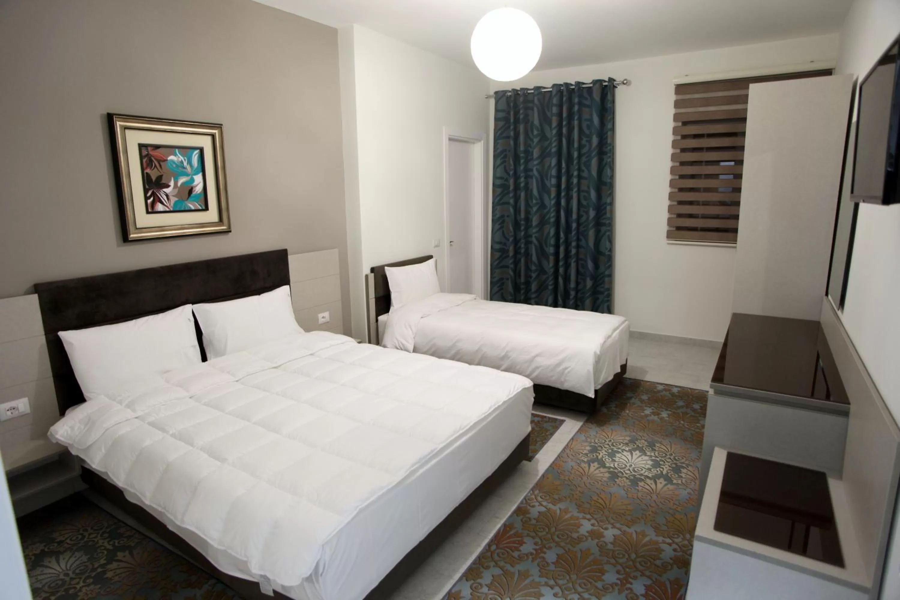 Bathroom, Bed in Fjortes Hotel