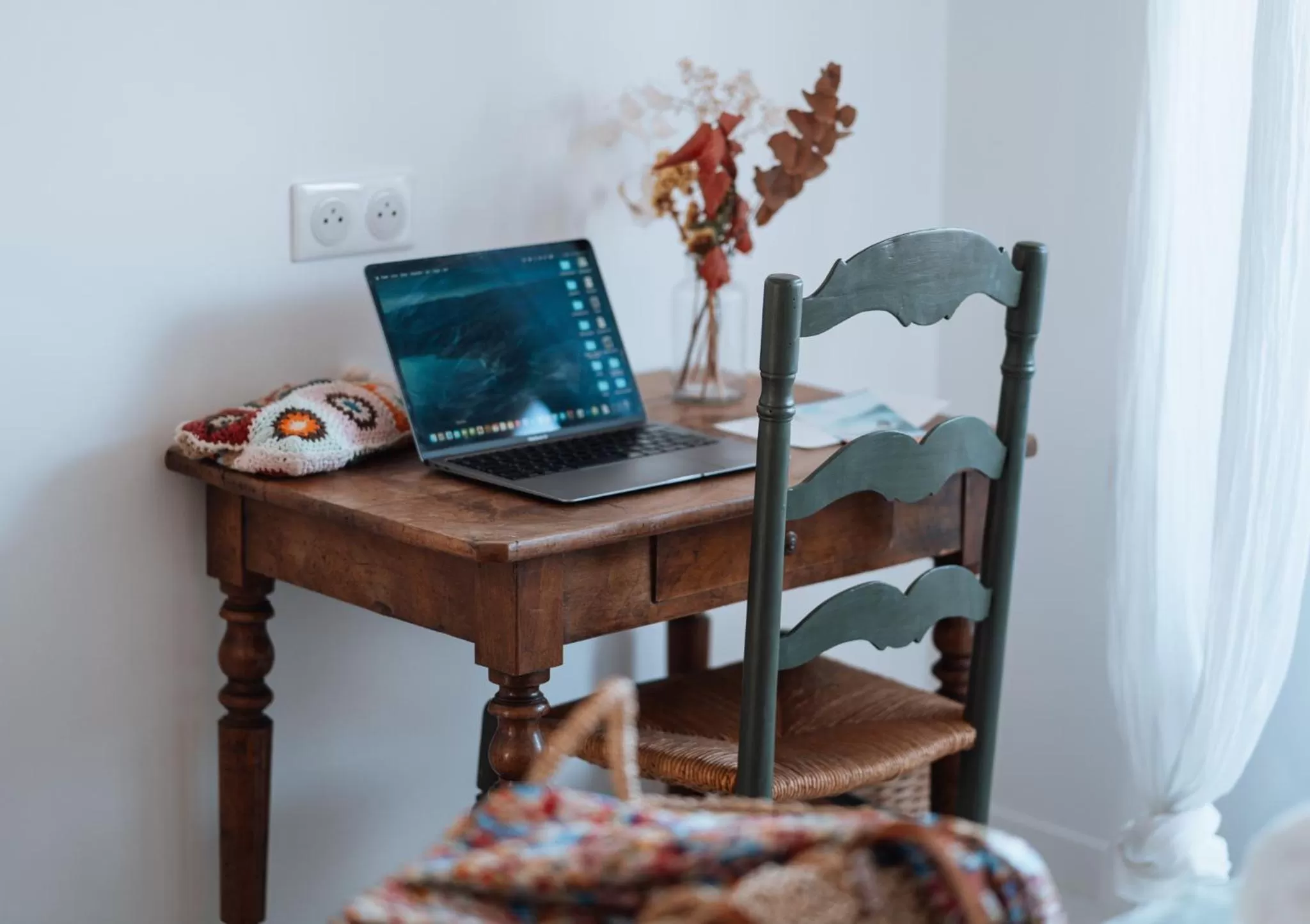 Bedroom, TV/Entertainment Center in Biarritz Surf Lodge Chambre d'hôtes