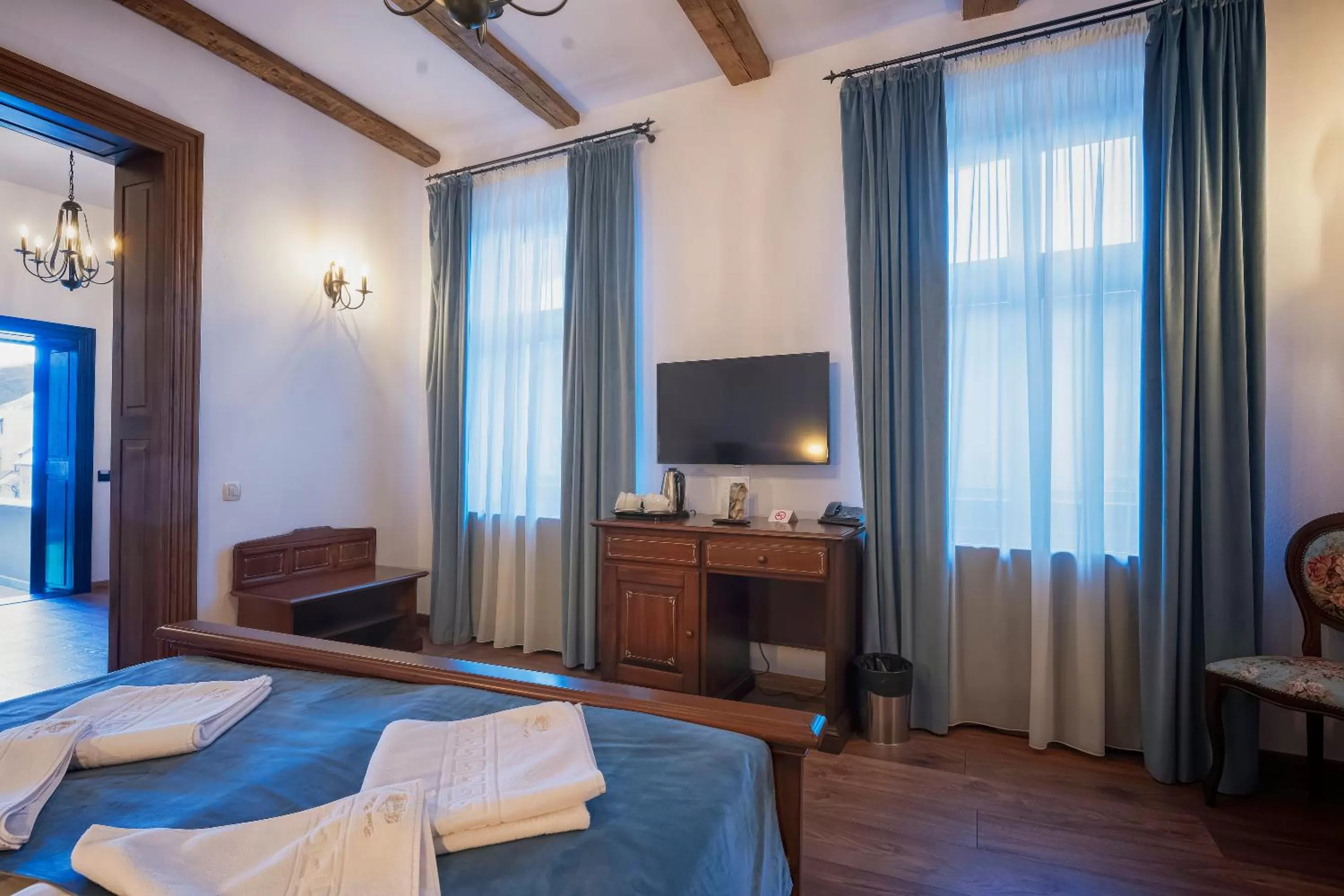 Bed in HOTEL BOUTIQUE CASA CHITIC -HOTEL AND RESTAURANT Str Johann Gott nr7