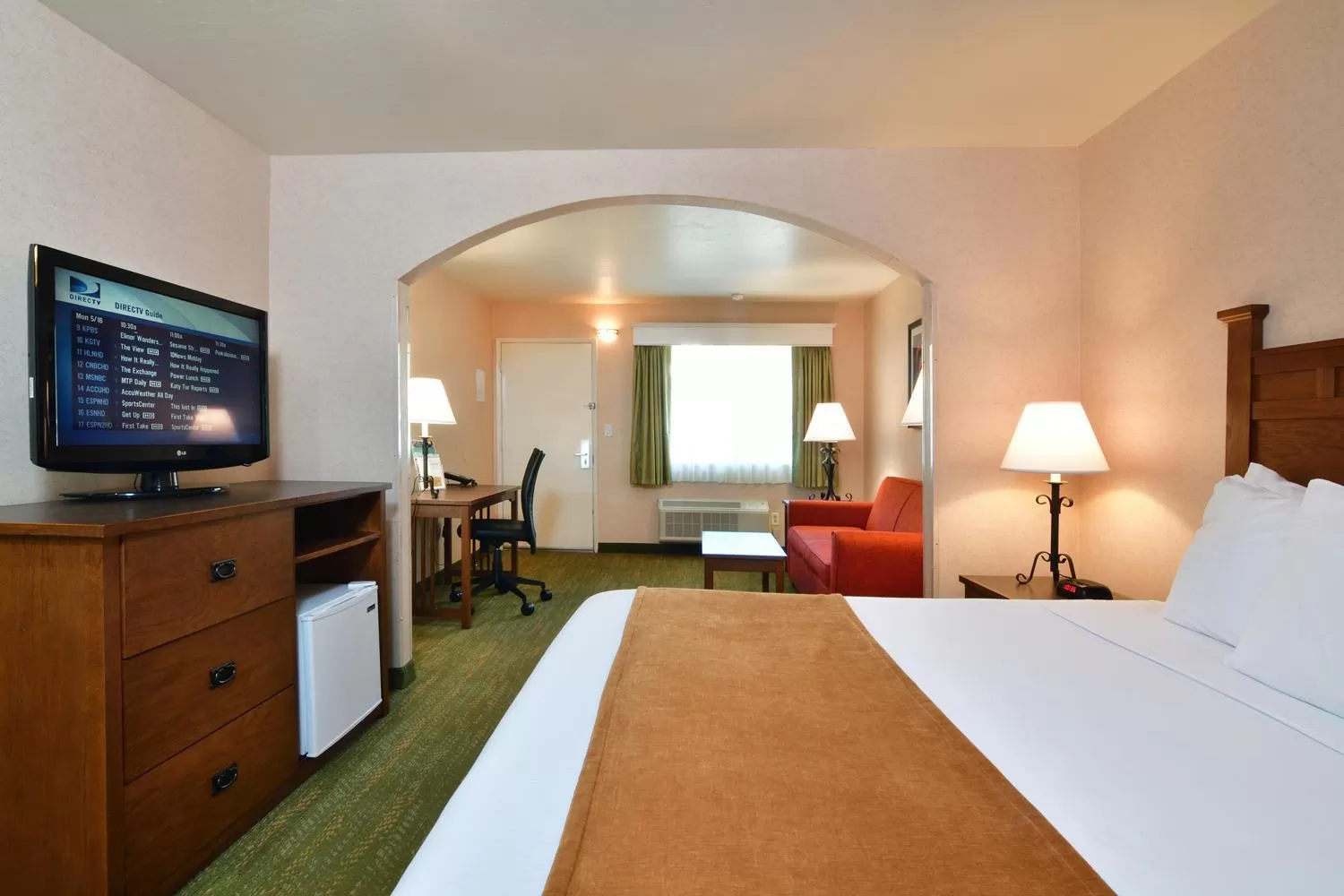 Bedroom, Bed in Lamplighter Inn & Suites at SDSU