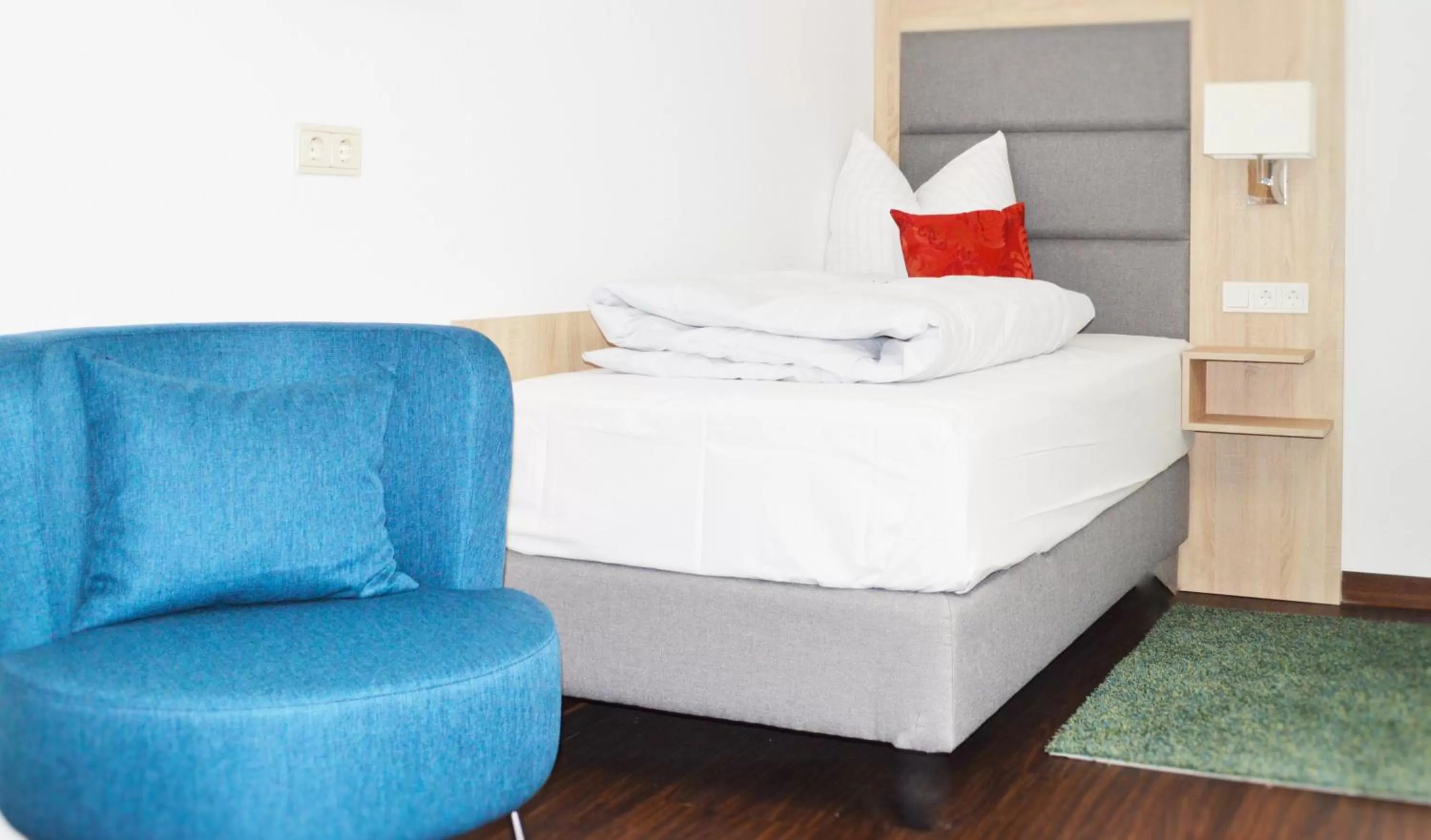 Photo of the whole room, Bed in Pallas Hotel