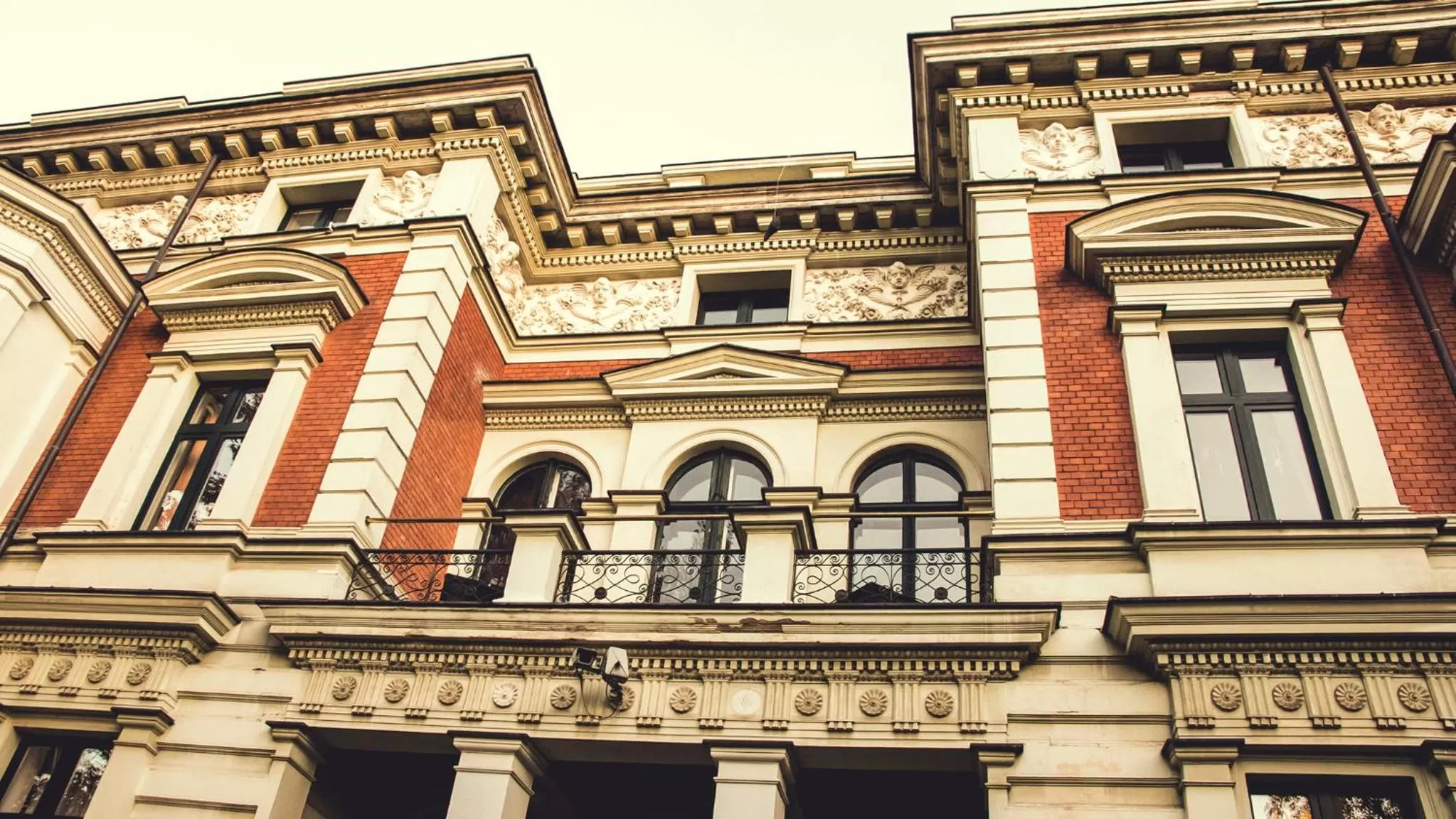 Property building in Matejki 8