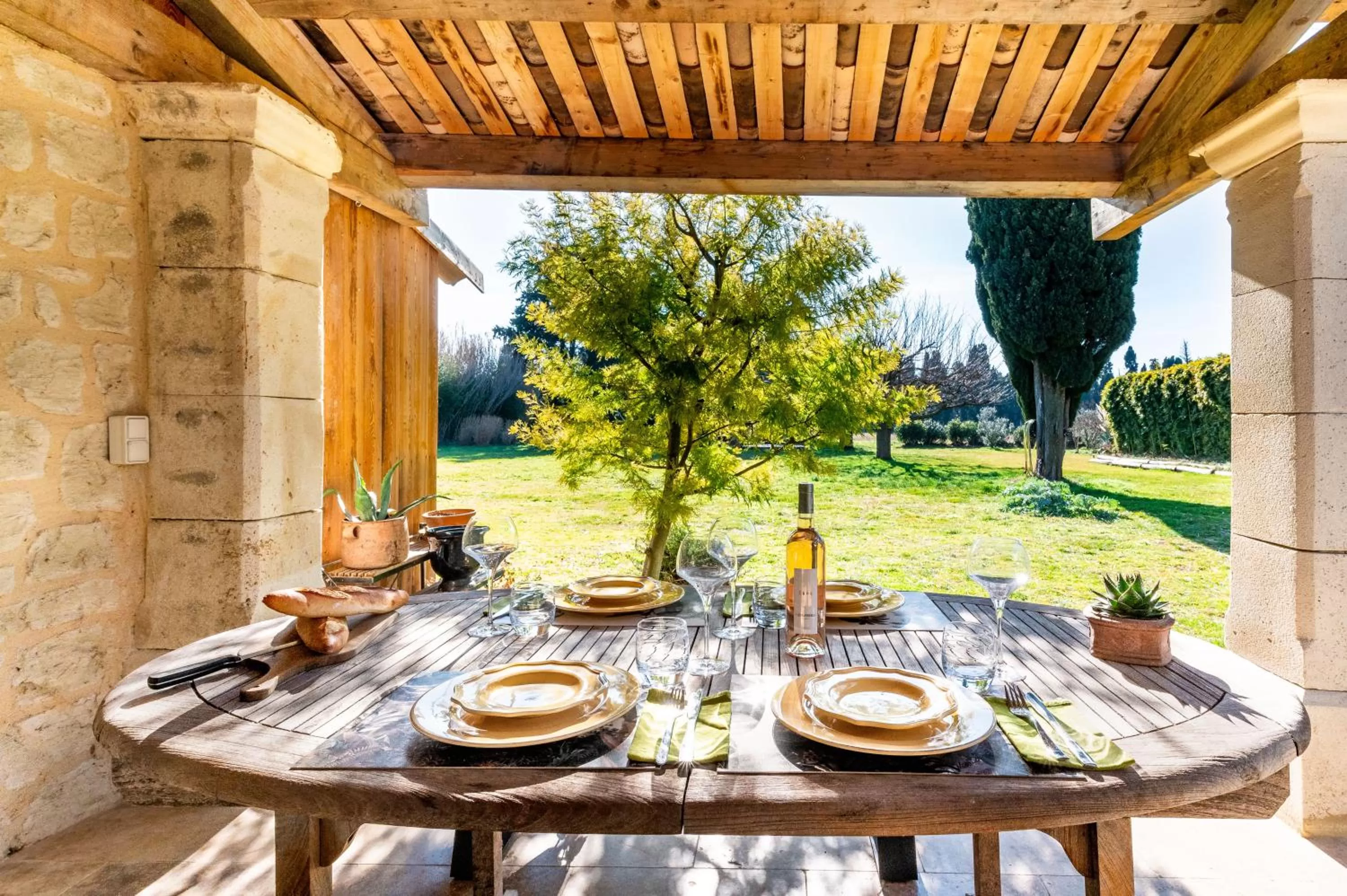 Food and drinks in Sous les Platanes B&B