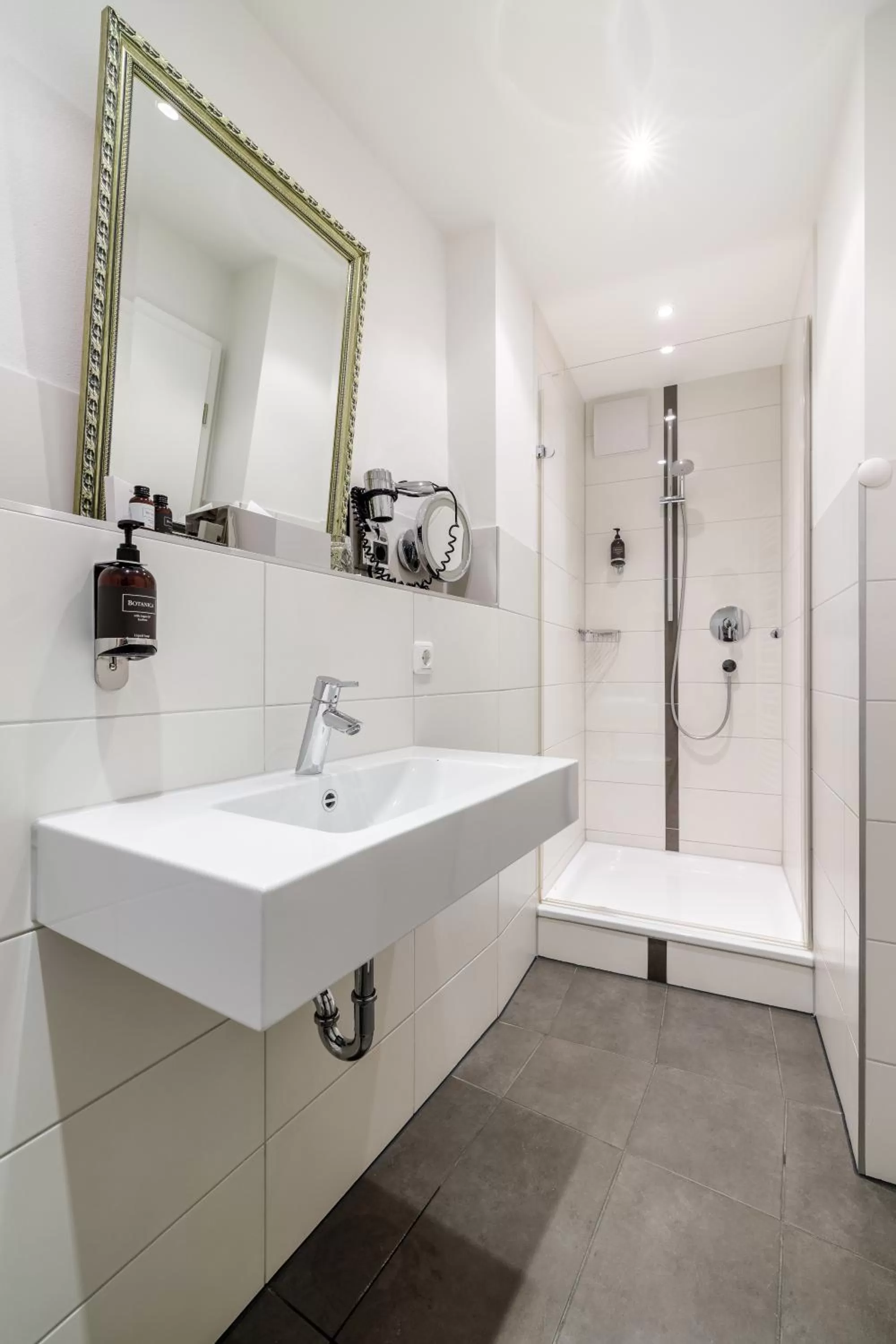 Bathroom in Chin-Chin Hotel ehemals Bohemian Hotel