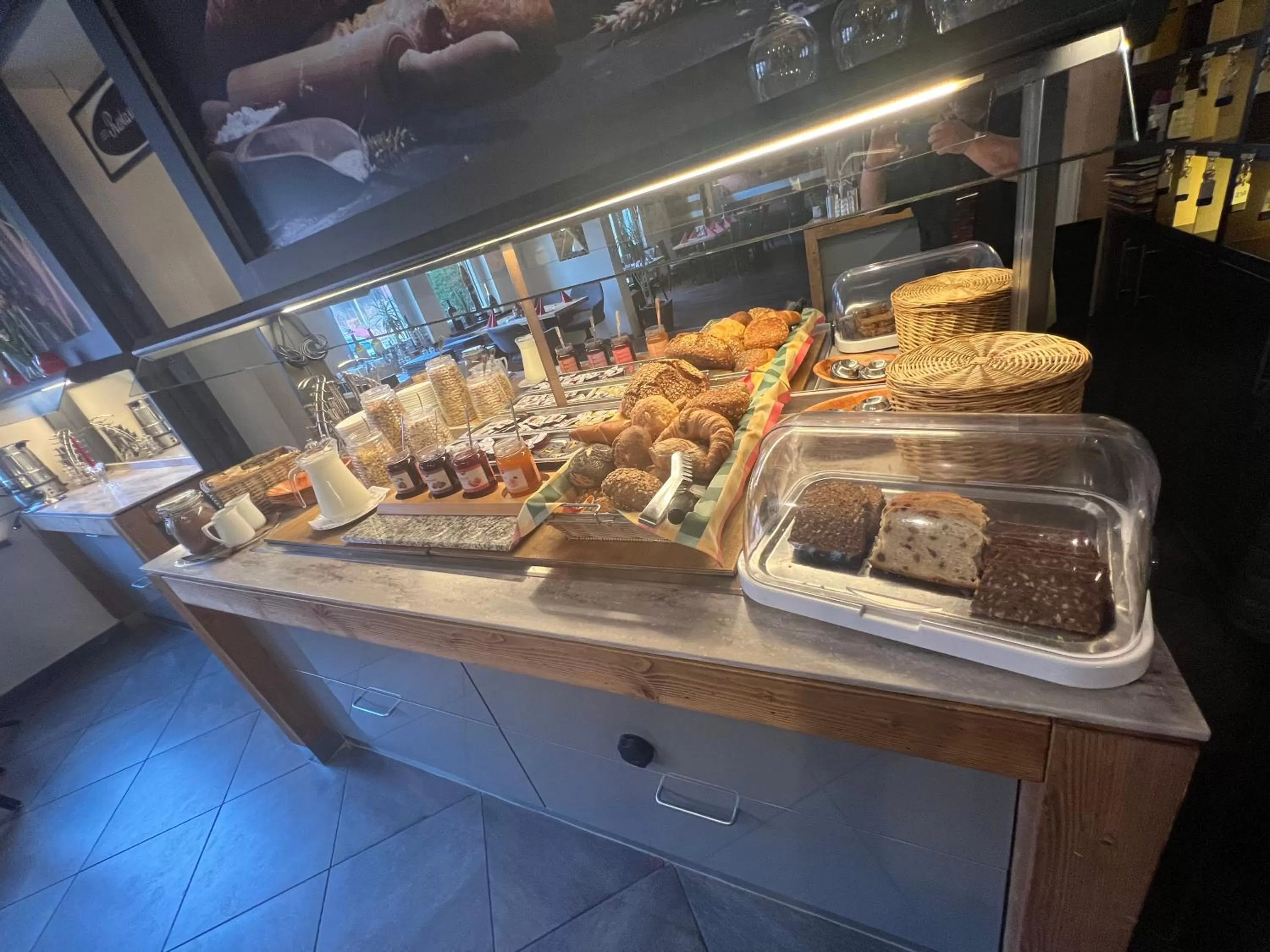 Buffet breakfast in Hotel Ammerländer Hof