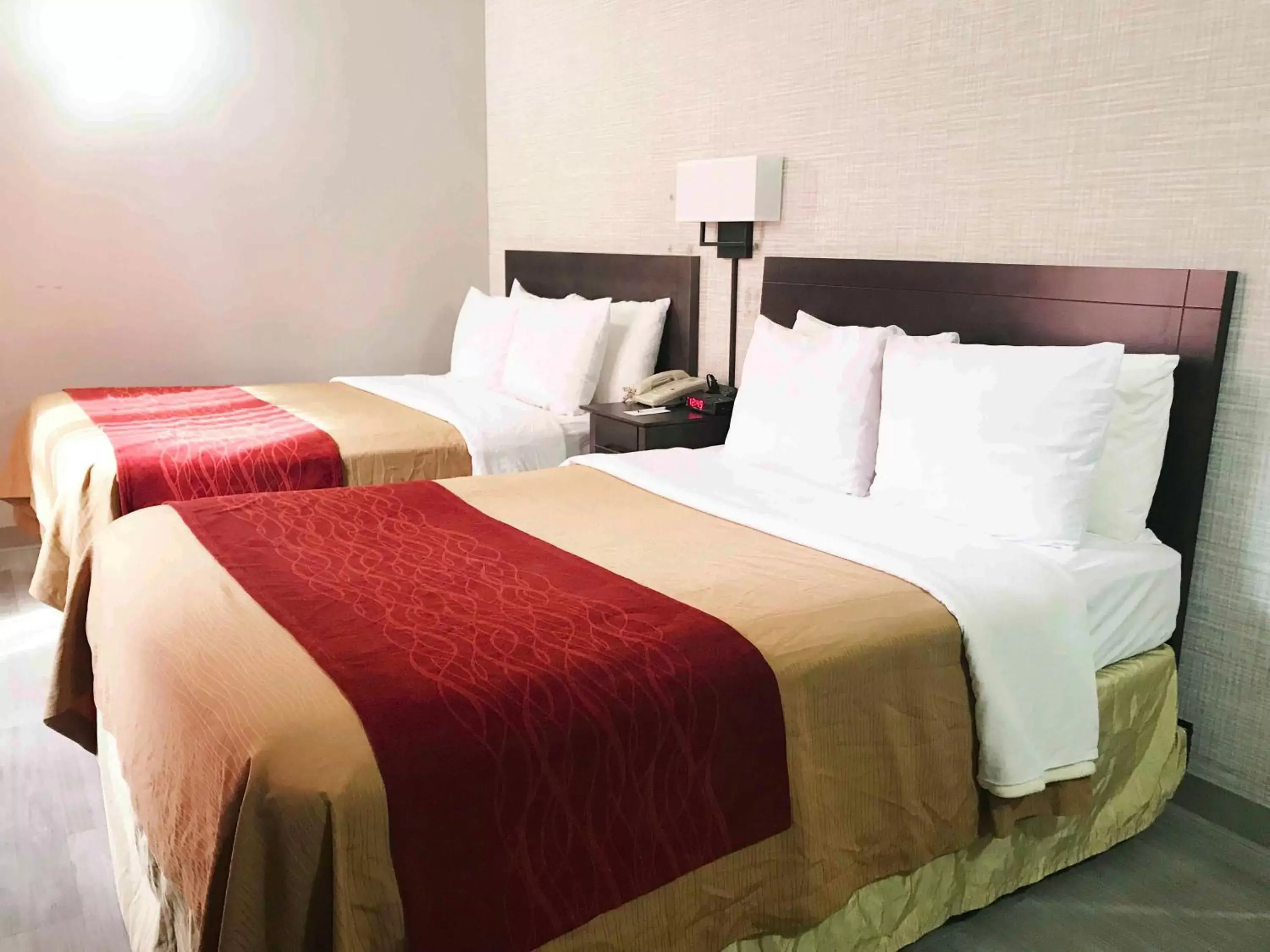 Quadruple Room - Smoking in Heritage Hotel New York City Quadruple Room - Smoking in Heritage Hotel New York City