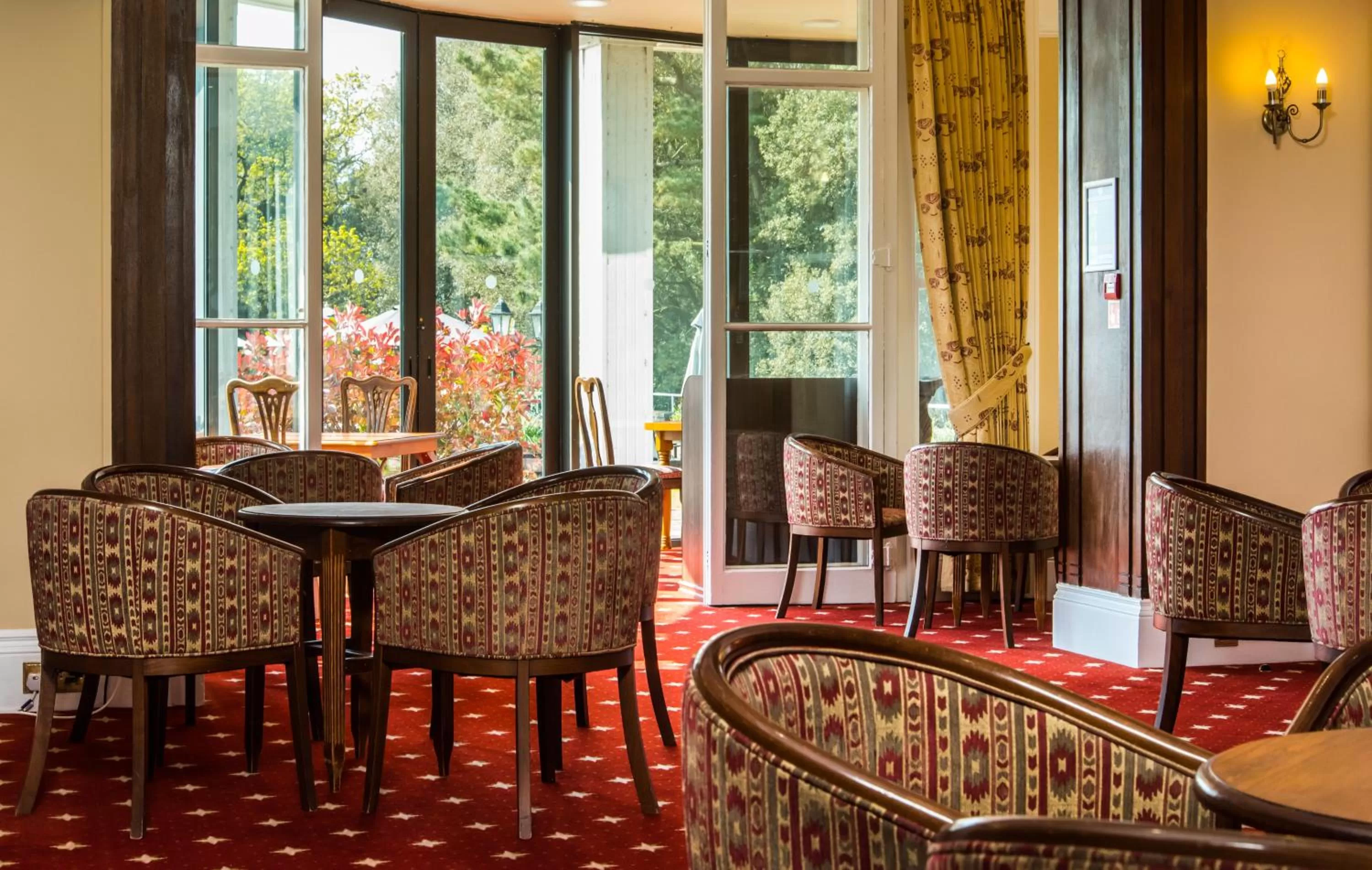 Lounge or bar in Cliffden Hotel