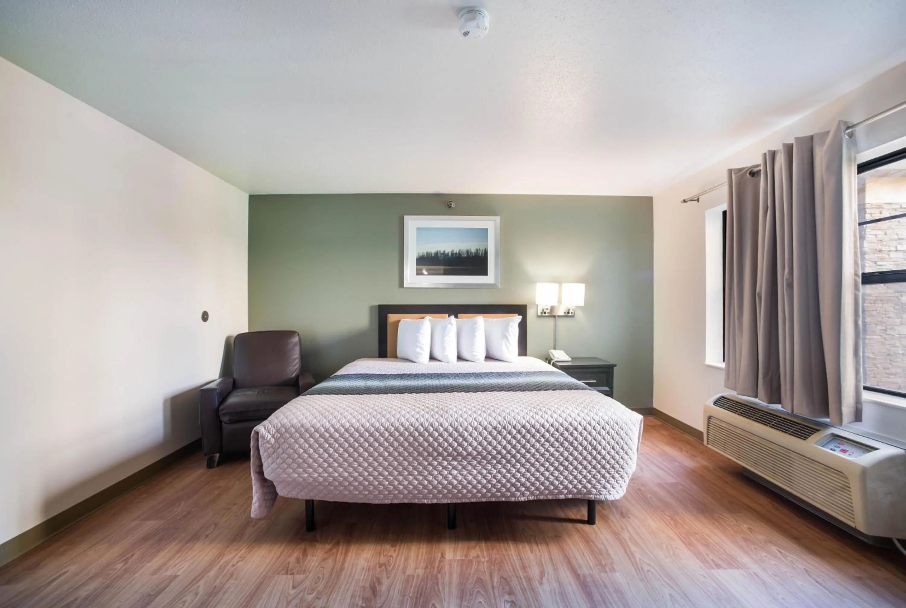 Photo of the whole room, Bed in HomeTowne Studios by Red Roof St. Louis - Airport/N Lindbergh