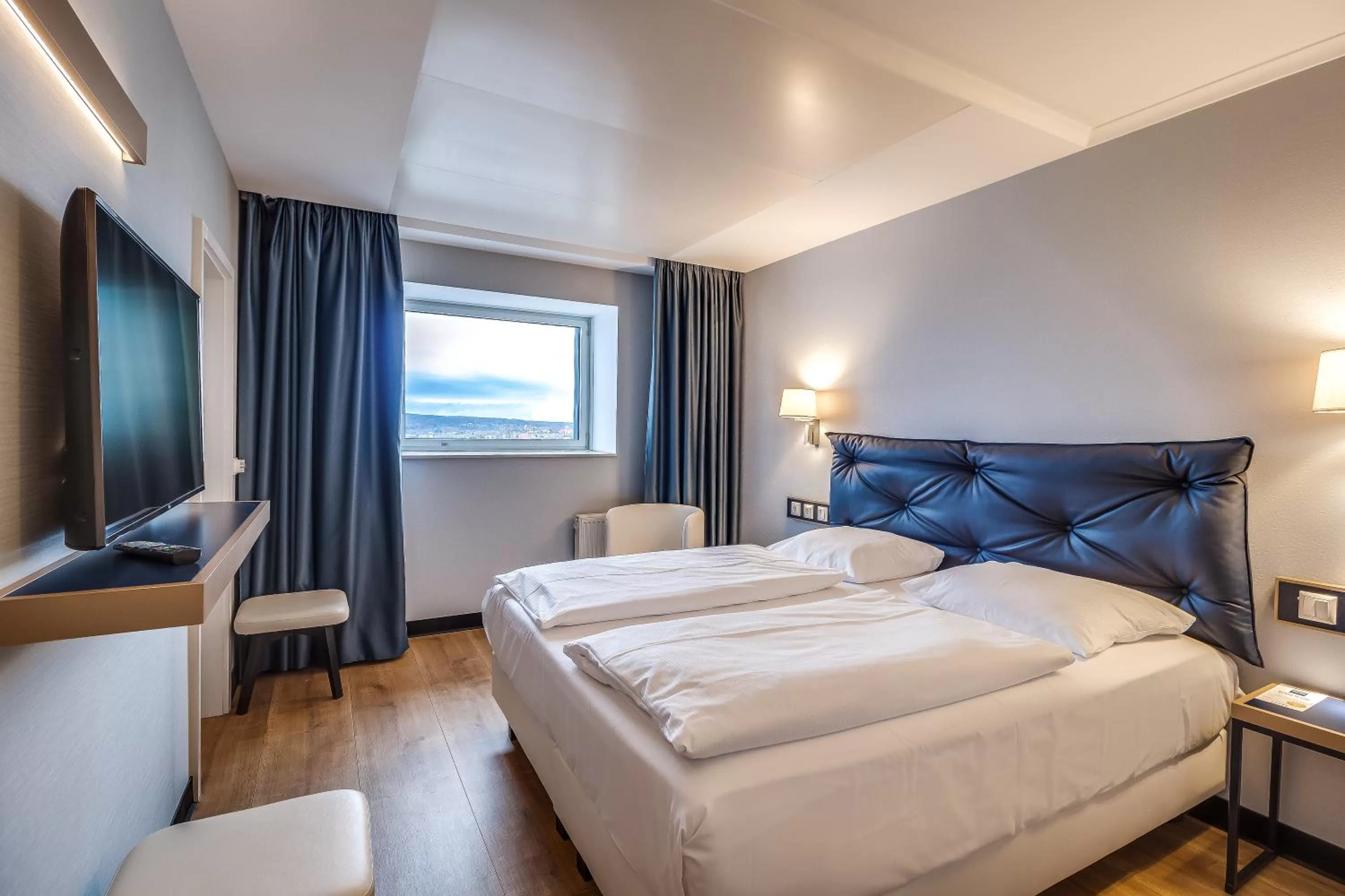 Photo of the whole room, Bed in Congress Hotel Chemnitz