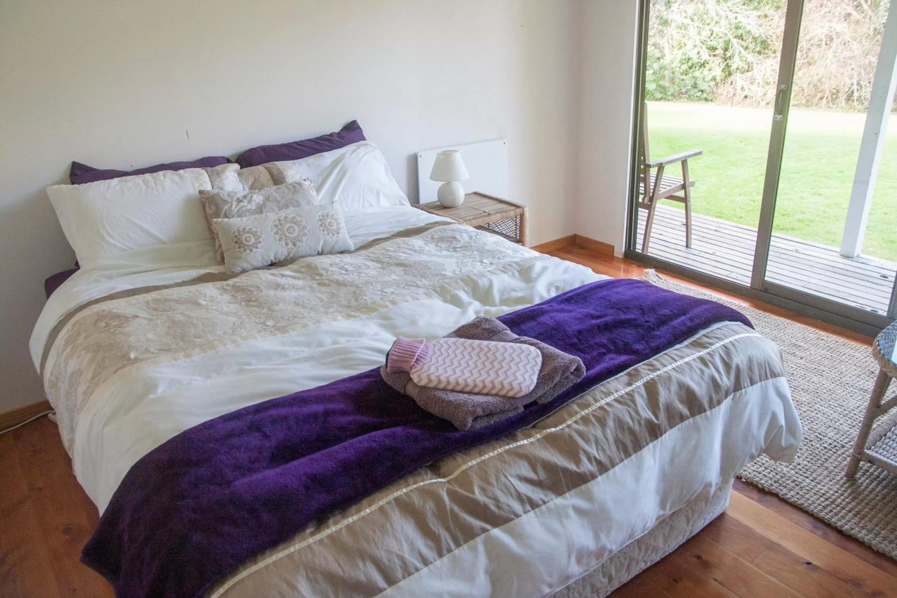 Bed, Room Photo in Kawai Purapura Yoga Retreat Centre