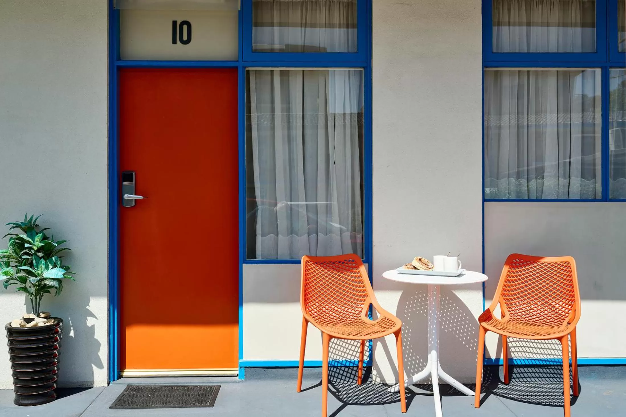 Day in Baileys Parkside Motel by VetroBlu