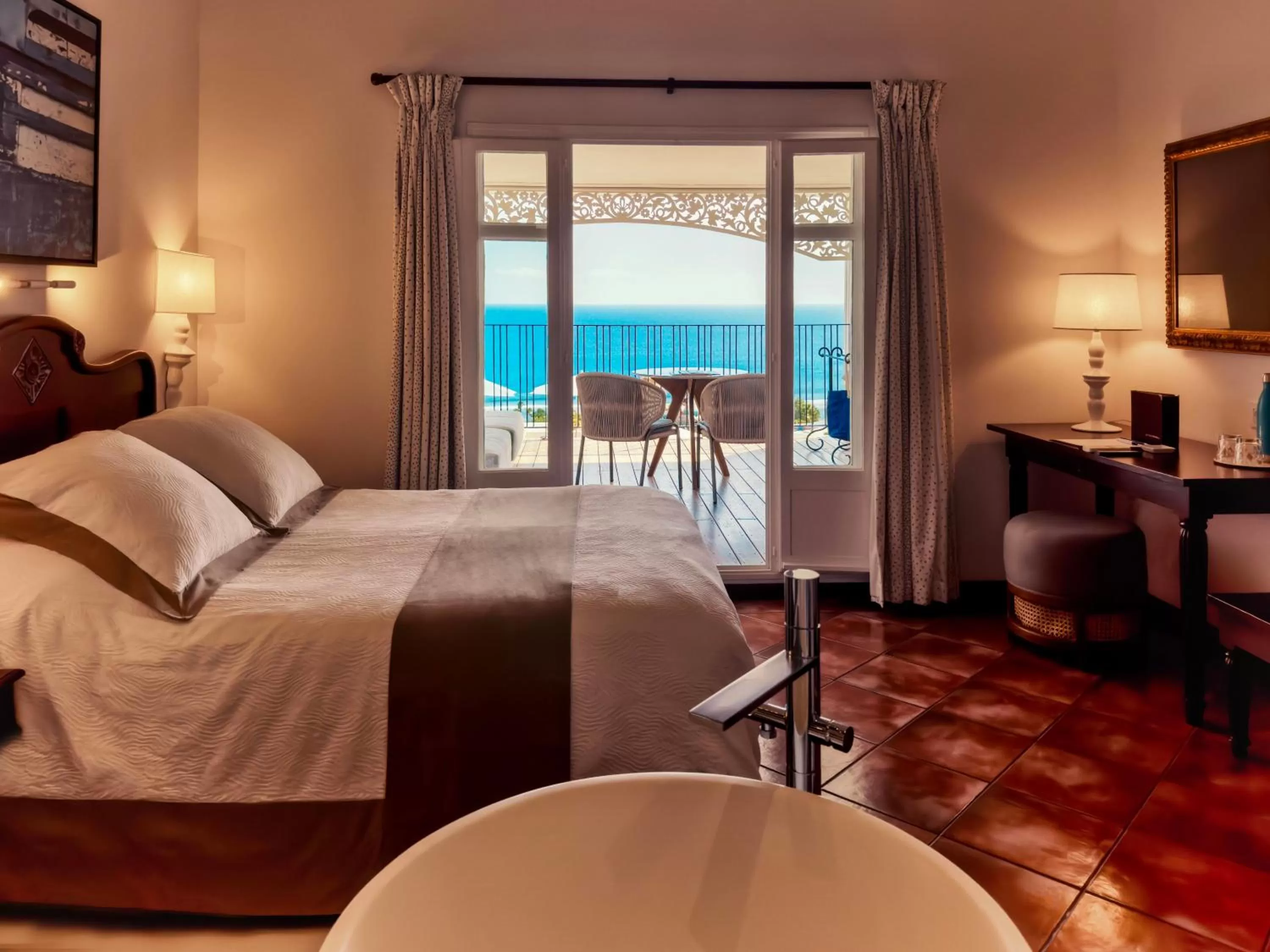 Bed in Blue Margouillat Seaview Hotel-RELAIS & CHATEAUX