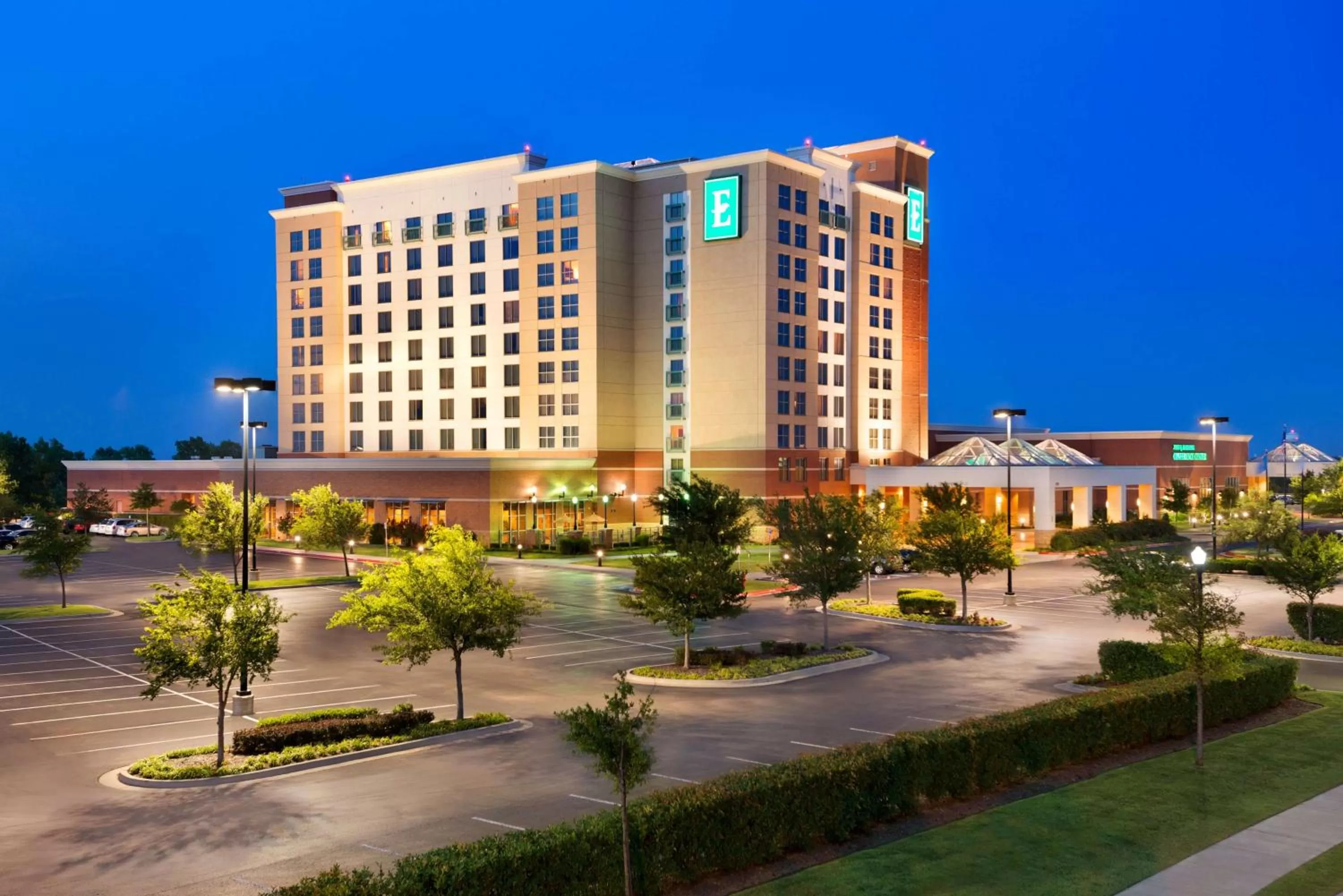 Property building in Embassy Suites by Hilton Norman Hotel & Conference Center